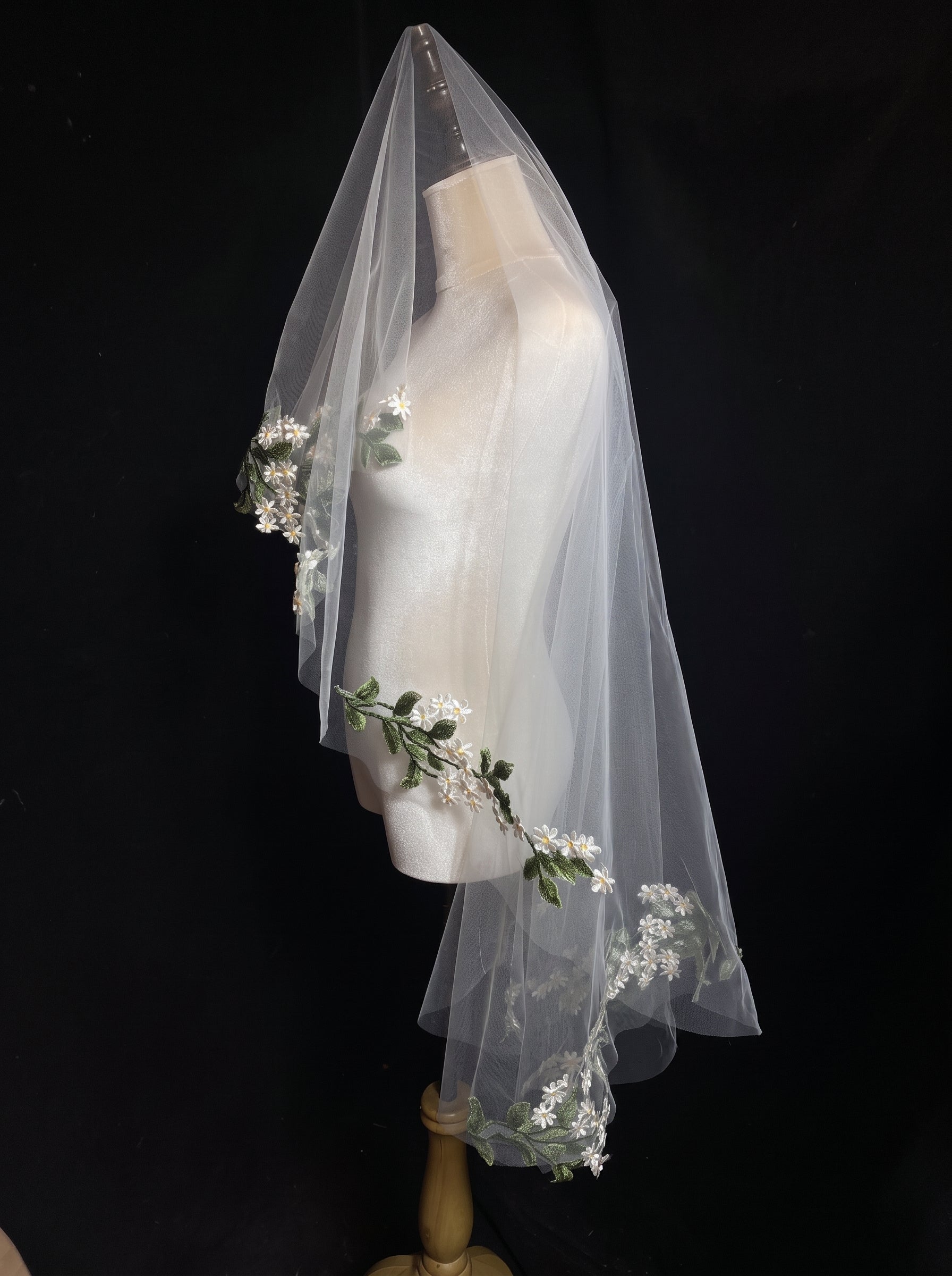 Boho Woodland Embroidered Wedding Veil with Comb - Single Tier Green Leaves & White Floral Bridal Veil, Elegant Fingertip Length Soft Tulle Veil LUNA-X338