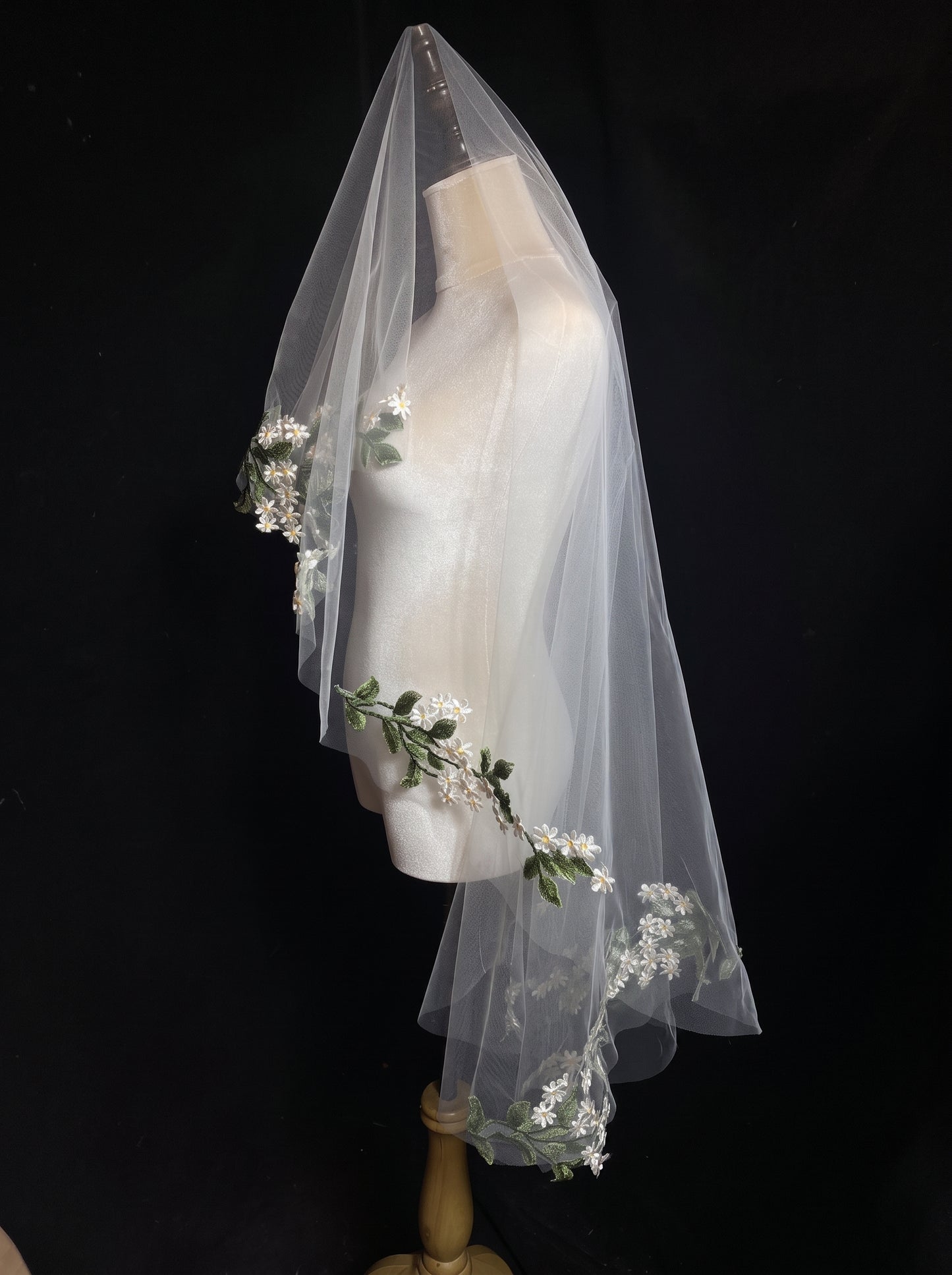 Boho Woodland Embroidered Wedding Veil with Comb - Single Tier Green Leaves & White Floral Bridal Veil, Elegant Fingertip Length Soft Tulle Veil LUNA-X338