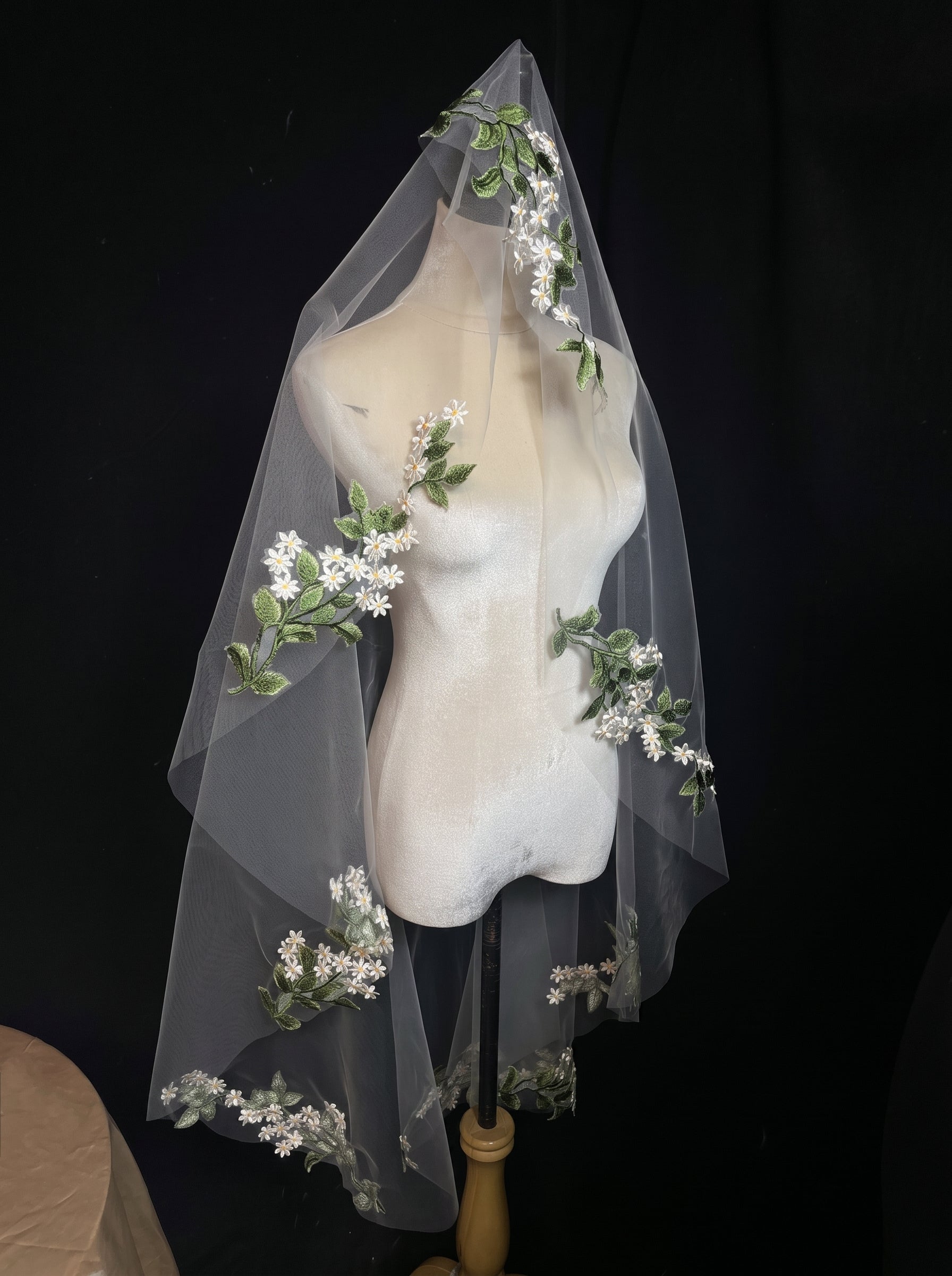 Boho Woodland Embroidered Wedding Veil with Comb - Single Tier Green Leaves & White Floral Bridal Veil, Elegant Fingertip Length Soft Tulle Veil LUNA-X338