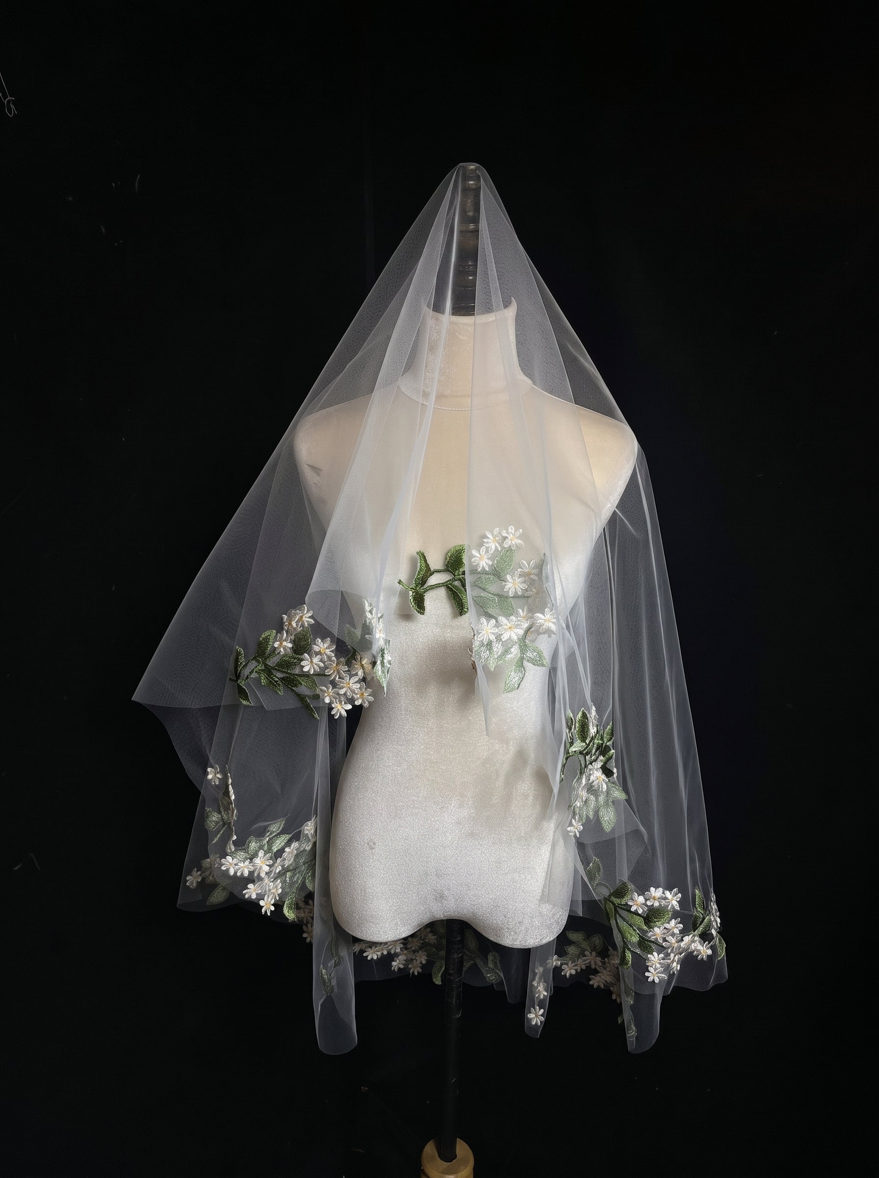 Boho Woodland Embroidered Wedding Veil with Comb - Single Tier Green Leaves & White Floral Bridal Veil, Elegant Fingertip Length Soft Tulle Veil LUNA-X338