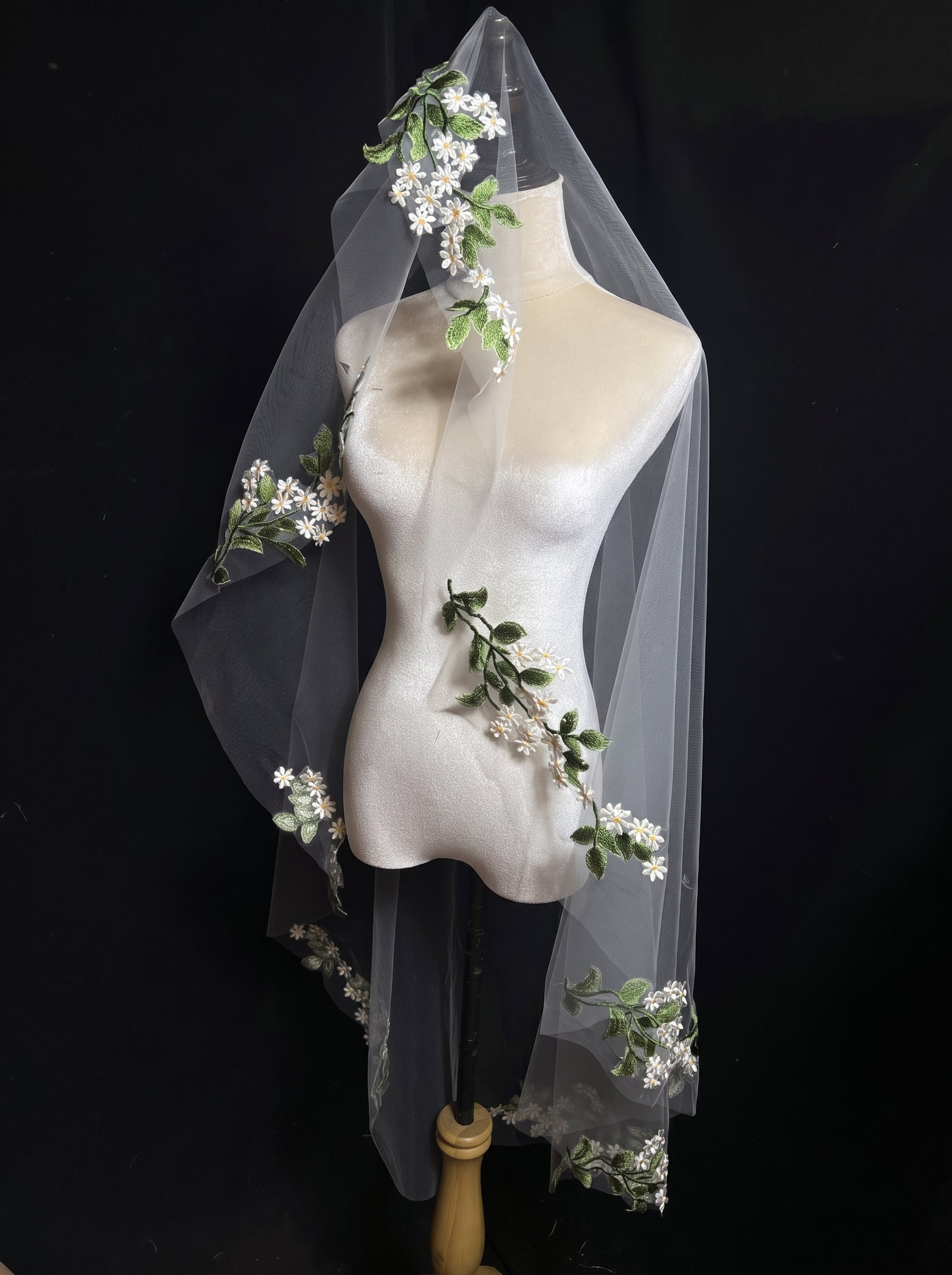Boho Woodland Embroidered Wedding Veil with Comb - Single Tier Green Leaves & White Floral Bridal Veil, Elegant Fingertip Length Soft Tulle Veil LUNA-X338