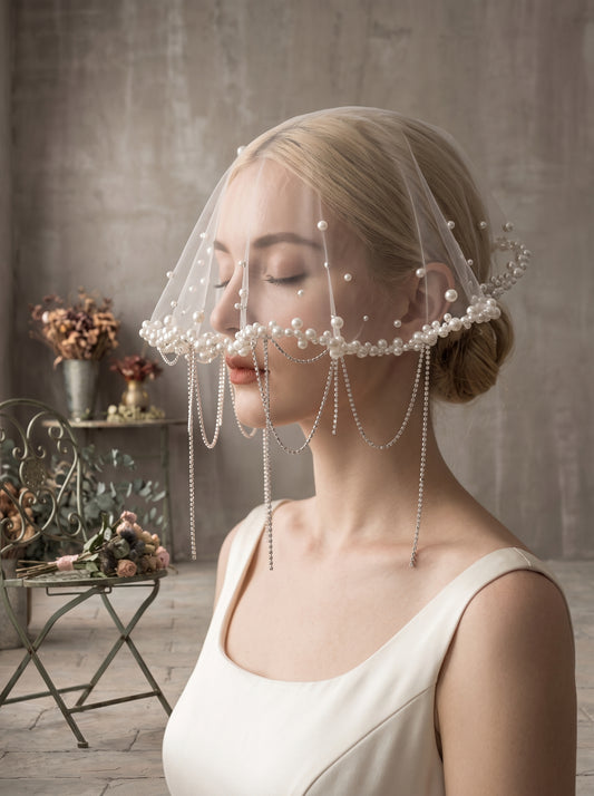 Luxury Baroque Gold Plated Scalloped Cap Veil - One Size Vintage Bridal Headpiece with Cascading Metallic Tassel Chains, Romantic Beaded Birdcage Veil for Reception  LUNA-X348