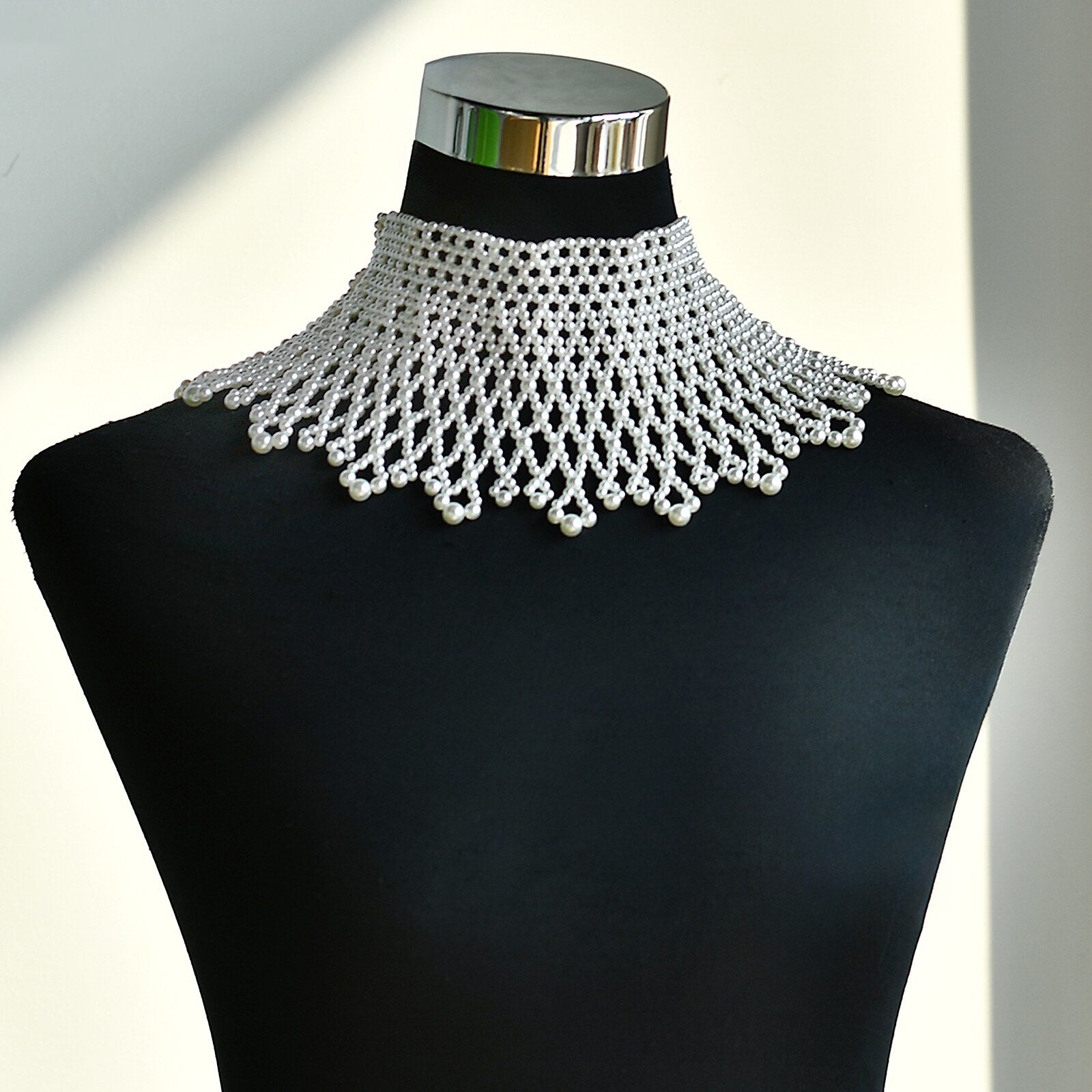 Luxury Vintage Bridal Choker Collar - Heavy Lattice-Weave Wedding Neckpiece with Lustrous Round Beads, Elegant Statement Capelet Bib for Strapless Gown LUNA-X353