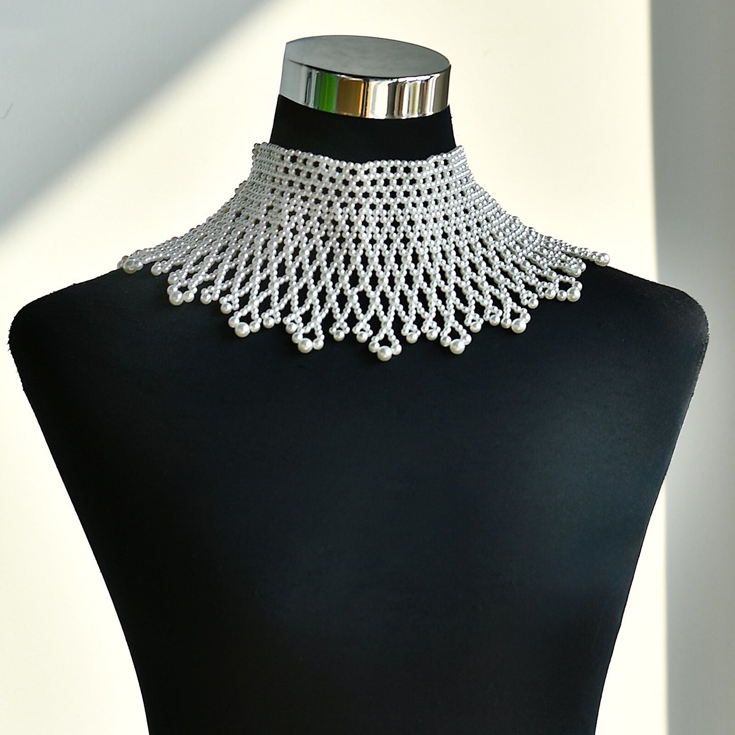 Luxury Vintage Bridal Choker Collar - Heavy Lattice-Weave Wedding Neckpiece with Lustrous Round Beads, Elegant Statement Capelet Bib for Strapless Gown LUNA-X353