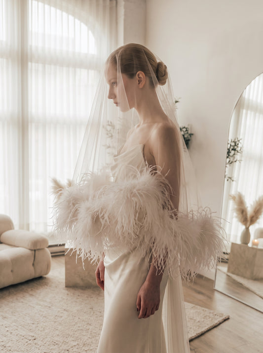 Luxury Faux Feather Drop Wedding Veil - Old Hollywood Glamour Single-Tier Over-the-Head Bridal Veil, Romantic Plush Plume Edge Bonnet Veil  LUNA-X355