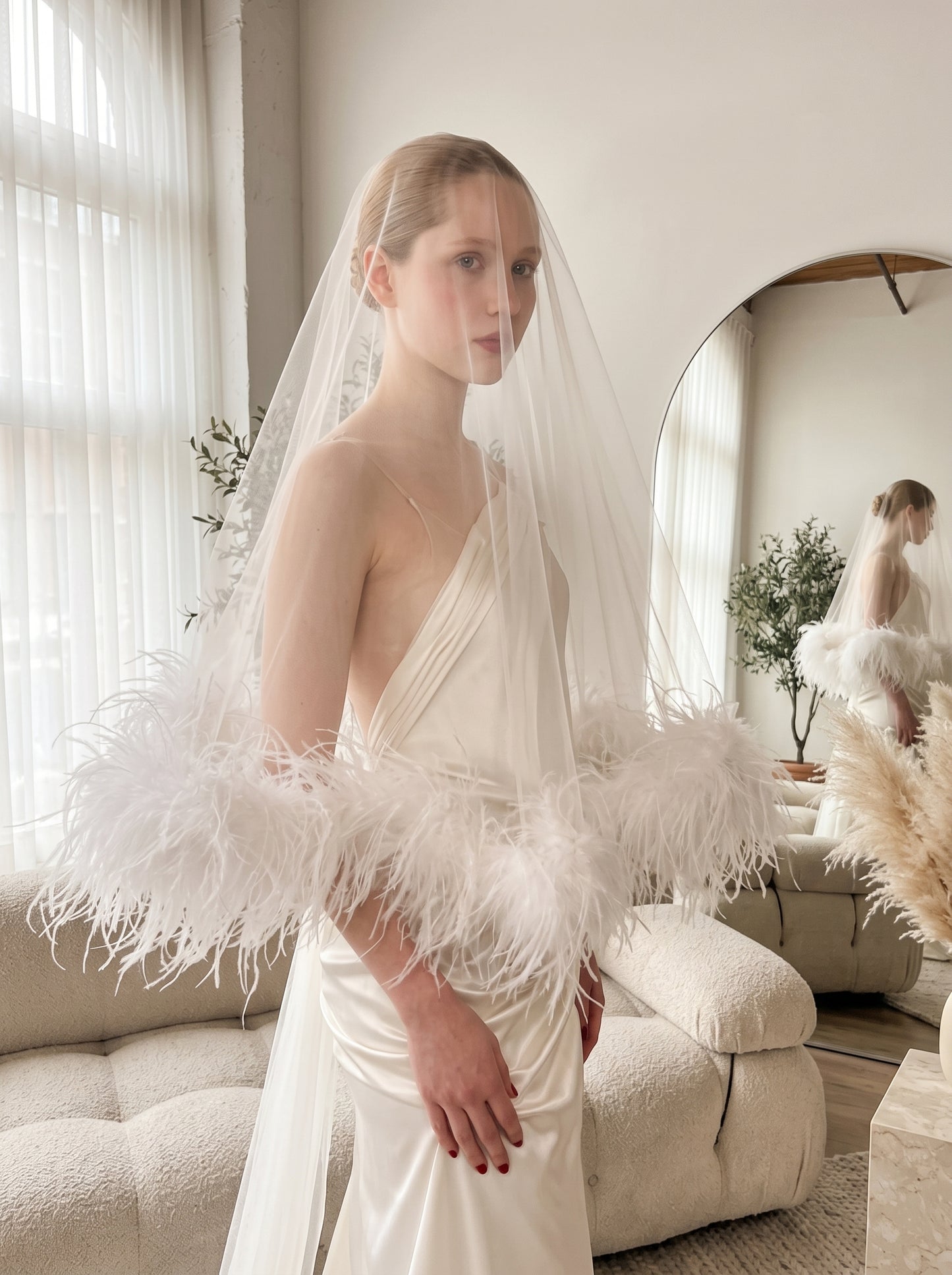 Luxury Faux Feather Drop Wedding Veil - Old Hollywood Glamour Single-Tier Over-the-Head Bridal Veil, Romantic Plush Plume Edge Bonnet Veil  LUNA-X355