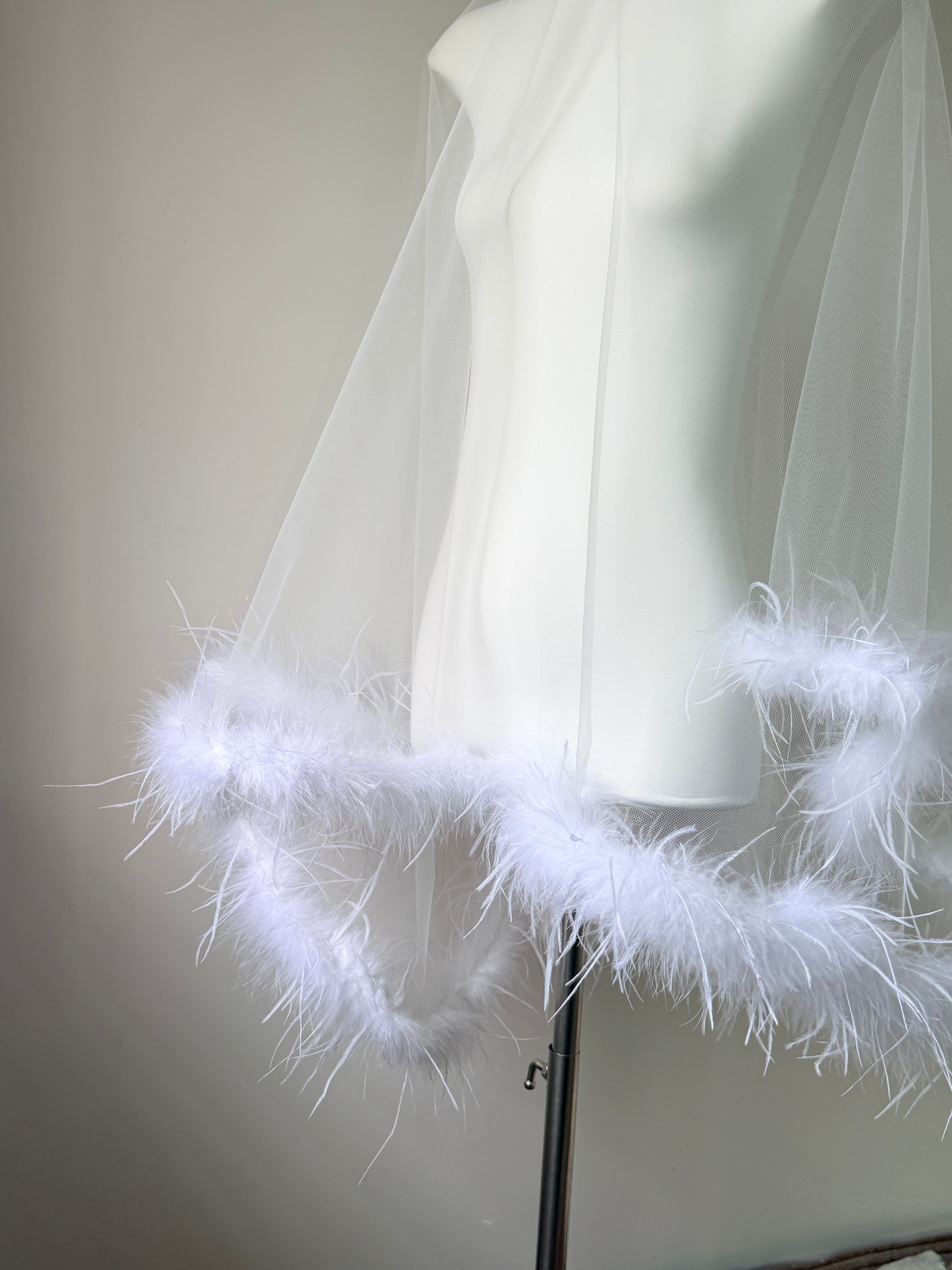 Luxury Faux Feather Drop Wedding Veil - Old Hollywood Glamour Single-Tier Over-the-Head Bridal Veil, Romantic Plush Plume Edge Bonnet Veil  LUNA-X355