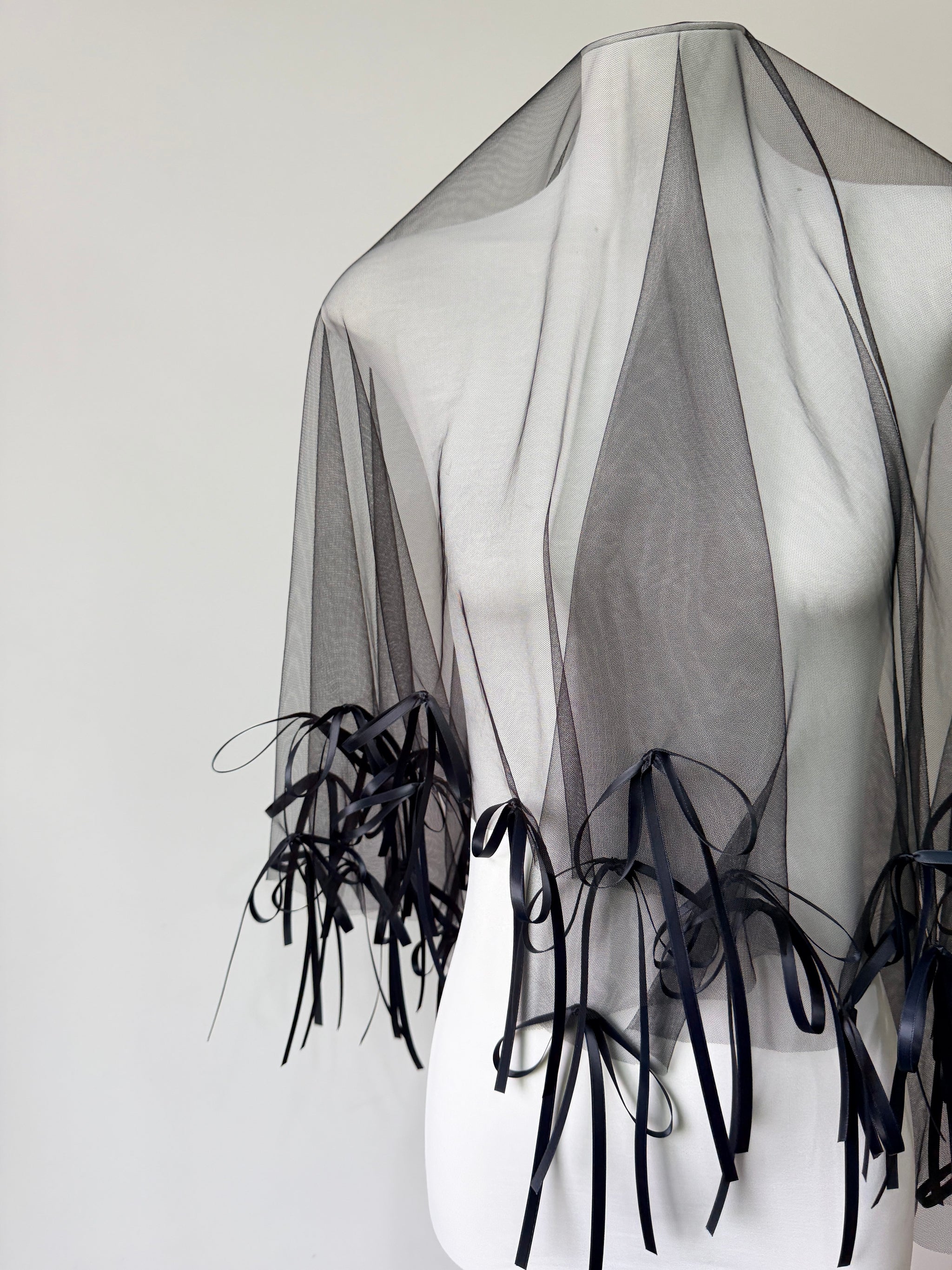 Avant-Garde Black Ribbon Bow Wedding Veil - Gothic Romance Single-Tier Drop Veil, Whimsical Satin Bow Edge Over-the-Head Anti-Bride Veil  LUNA-X358