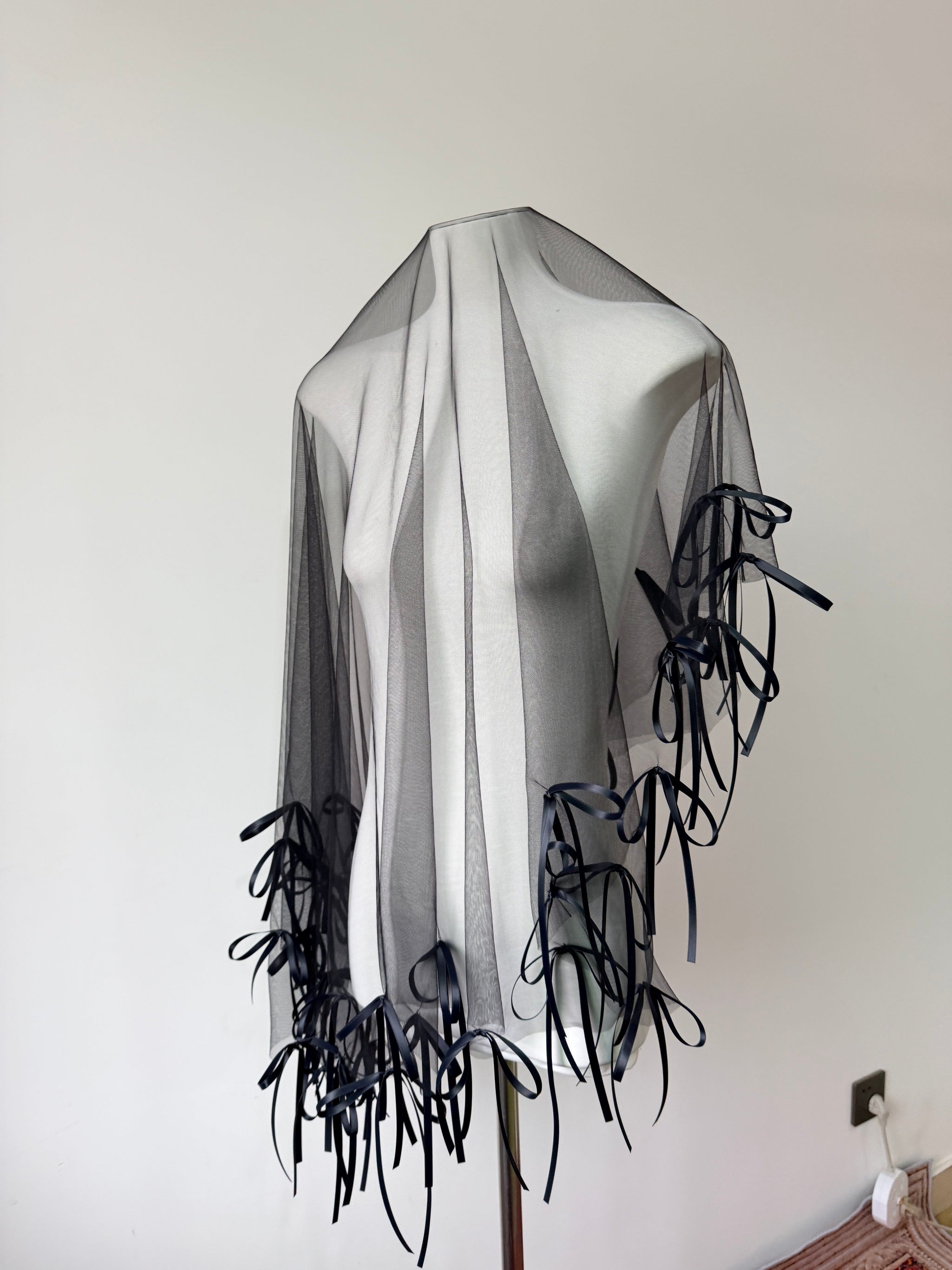 Avant-Garde Black Ribbon Bow Wedding Veil - Gothic Romance Single-Tier Drop Veil, Whimsical Satin Bow Edge Over-the-Head Anti-Bride Veil  LUNA-X358