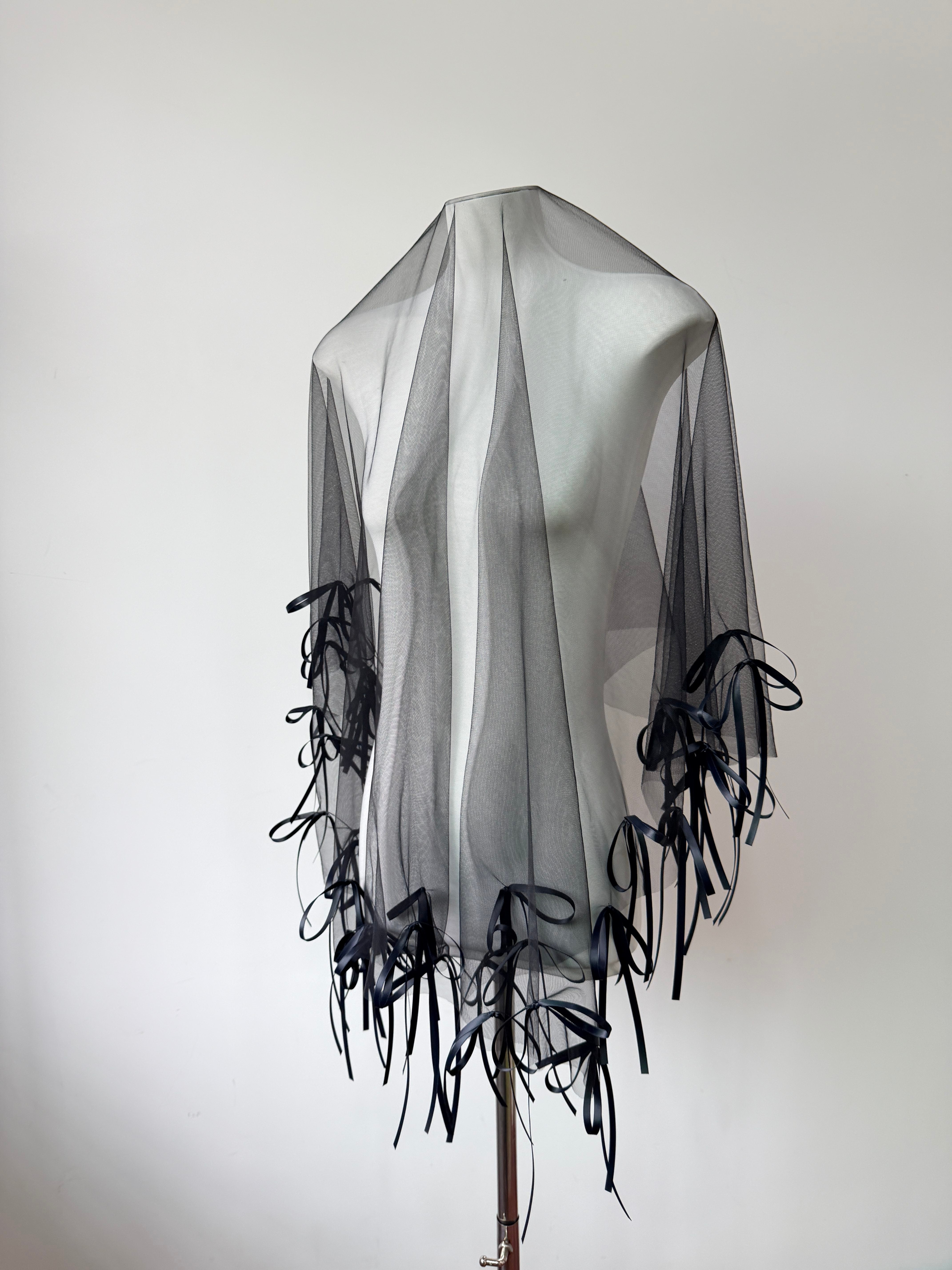 Avant-Garde Black Ribbon Bow Wedding Veil - Gothic Romance Single-Tier Drop Veil, Whimsical Satin Bow Edge Over-the-Head Anti-Bride Veil  LUNA-X358