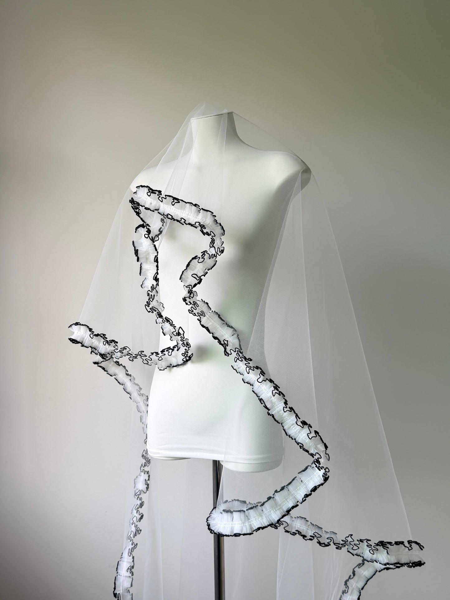High-Fashion Contrast Ruffle Drop Wedding Veil - Modern Black Merrow Edge Wave Trim Bridal Veil, Whimsical Single-Tier Over-the-Head Statement Veil  LUNA-X359