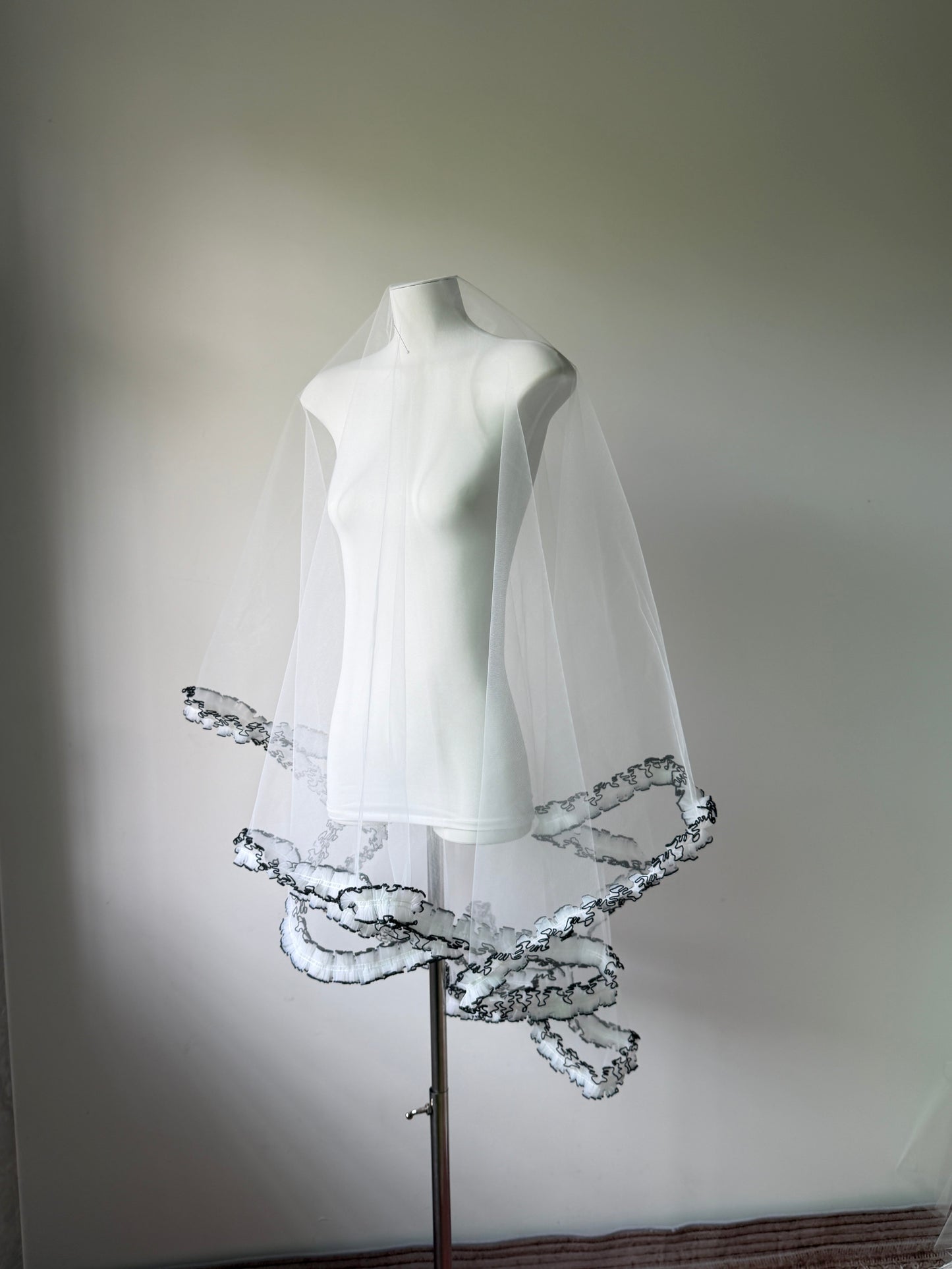 High-Fashion Contrast Ruffle Drop Wedding Veil - Modern Black Merrow Edge Wave Trim Bridal Veil, Whimsical Single-Tier Over-the-Head Statement Veil  LUNA-X359