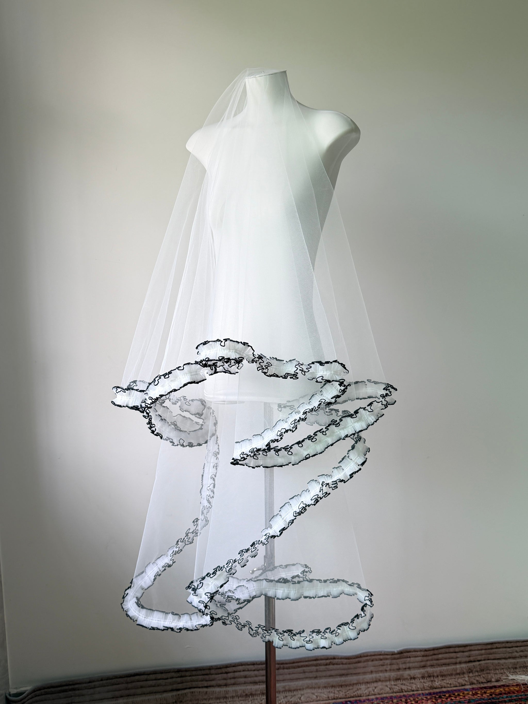 High-Fashion Contrast Ruffle Drop Wedding Veil - Modern Black Merrow Edge Wave Trim Bridal Veil, Whimsical Single-Tier Over-the-Head Statement Veil  LUNA-X359