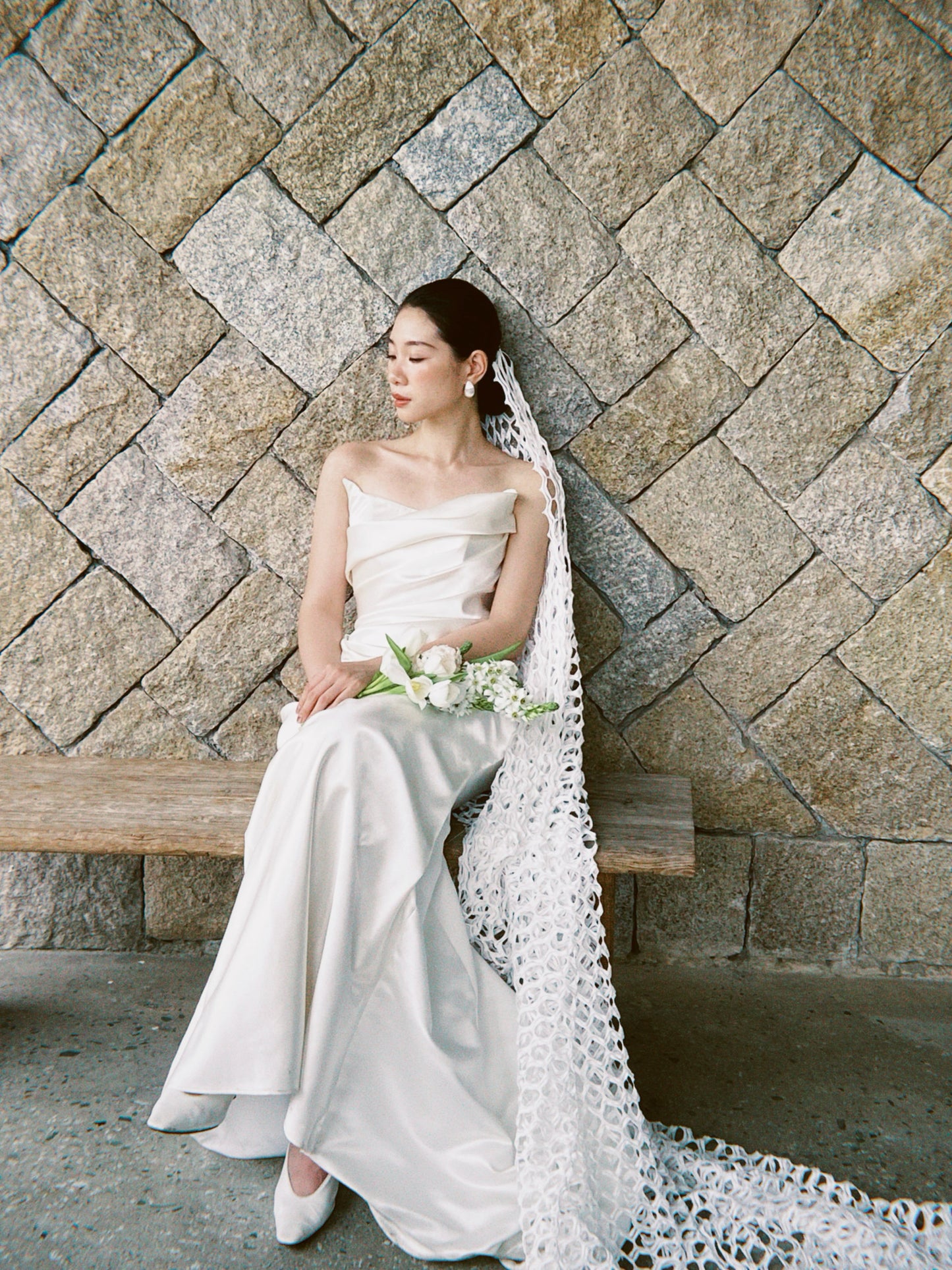 Avant-Garde Geometric Crochet Lattice Bridal Veil - Modern Retro Open-Knit Mesh Cathedral Veil, Whimsical Boho Floor-Sweeping Statement Elopement Veil  LUNA-X365