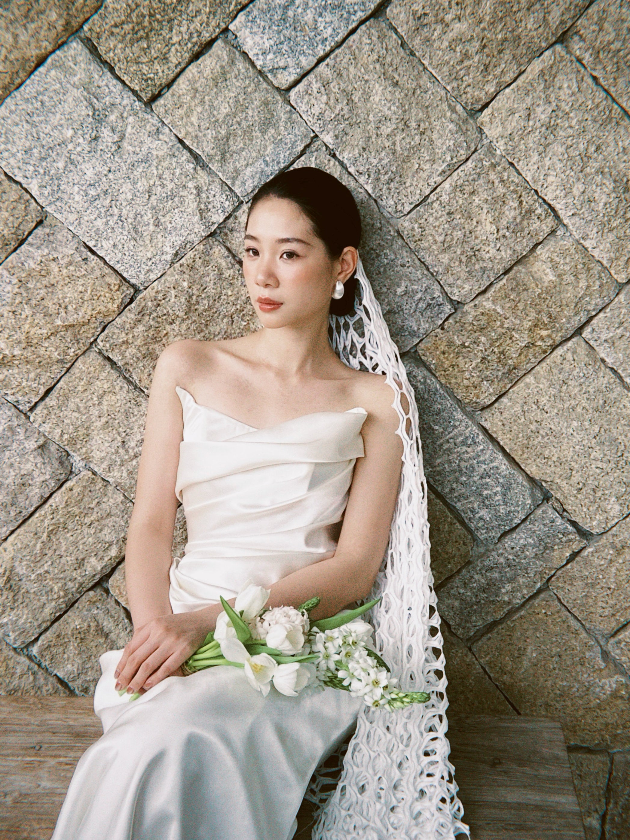 Avant-Garde Geometric Crochet Lattice Bridal Veil - Modern Retro Open-Knit Mesh Cathedral Veil, Whimsical Boho Floor-Sweeping Statement Elopement Veil  LUNA-X365