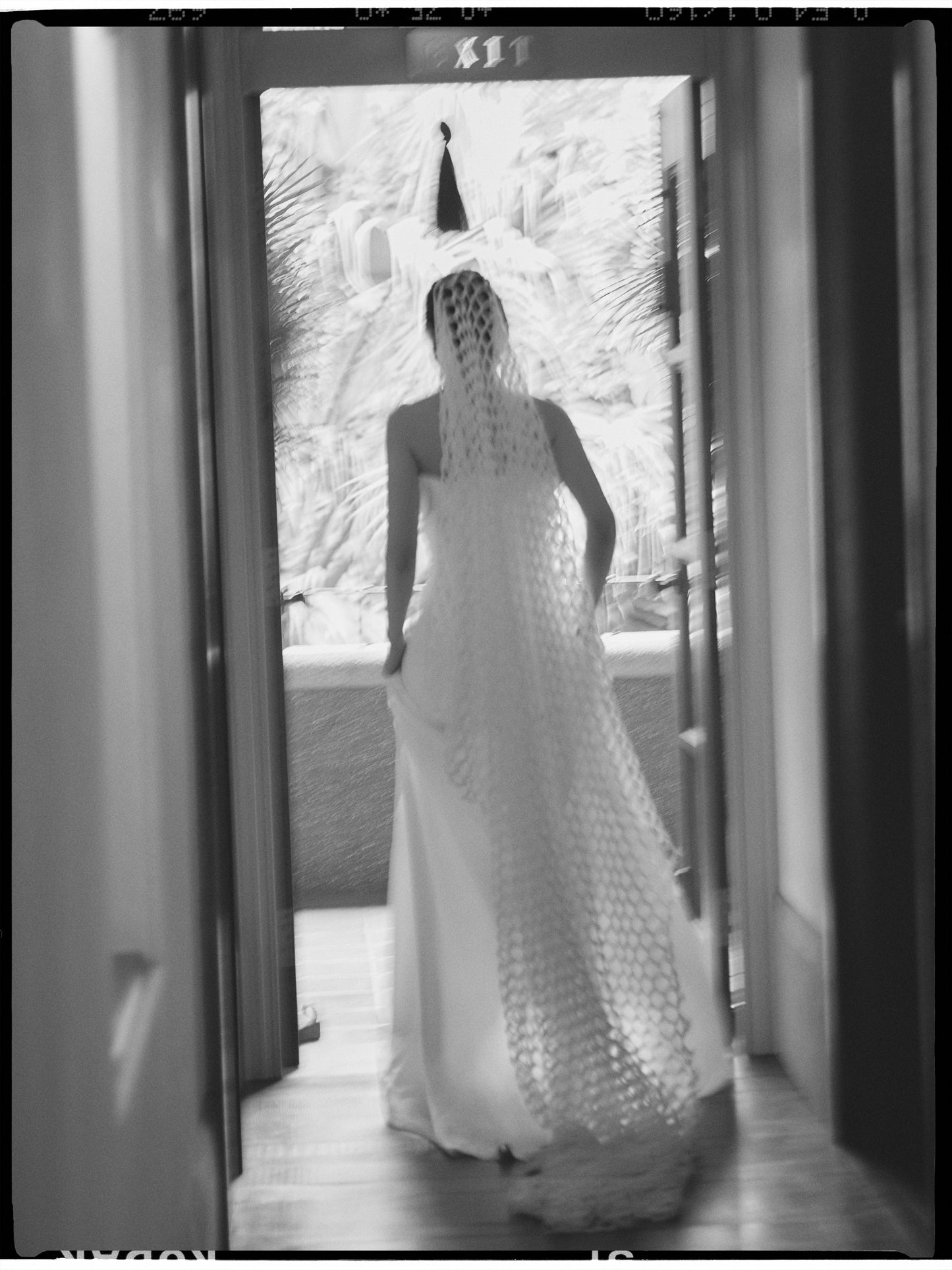 Avant-Garde Geometric Crochet Lattice Bridal Veil - Modern Retro Open-Knit Mesh Cathedral Veil, Whimsical Boho Floor-Sweeping Statement Elopement Veil  LUNA-X365