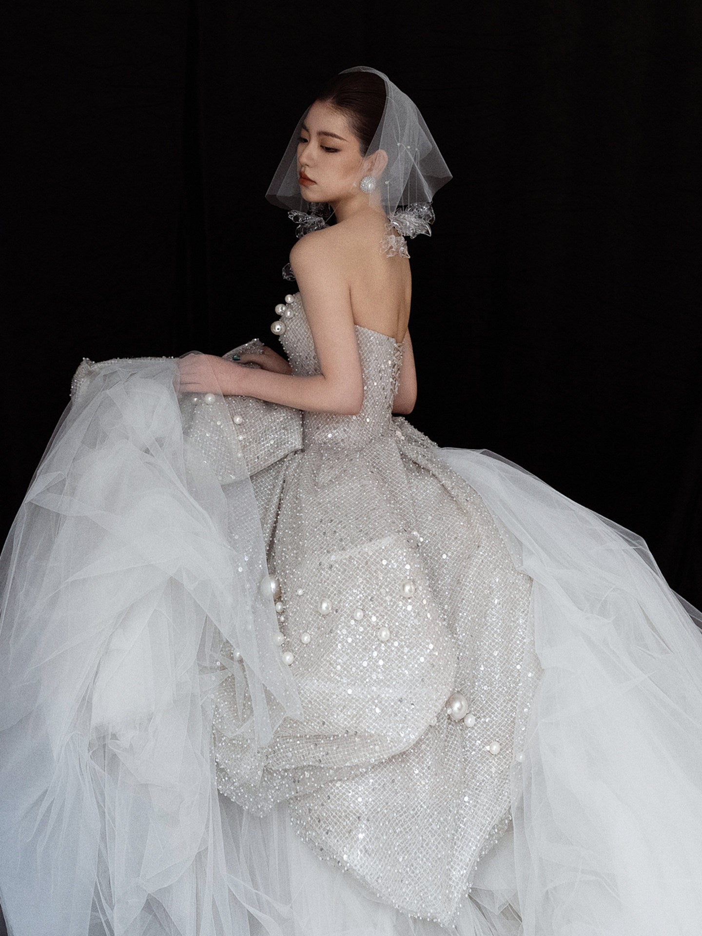 Avant-Garde Liquid Bubble Edge Bridal Veil - Single Layer Soft Illusion Tulle Short Wedding Veil with Sculpted Clear Flounces  LUNA-X381