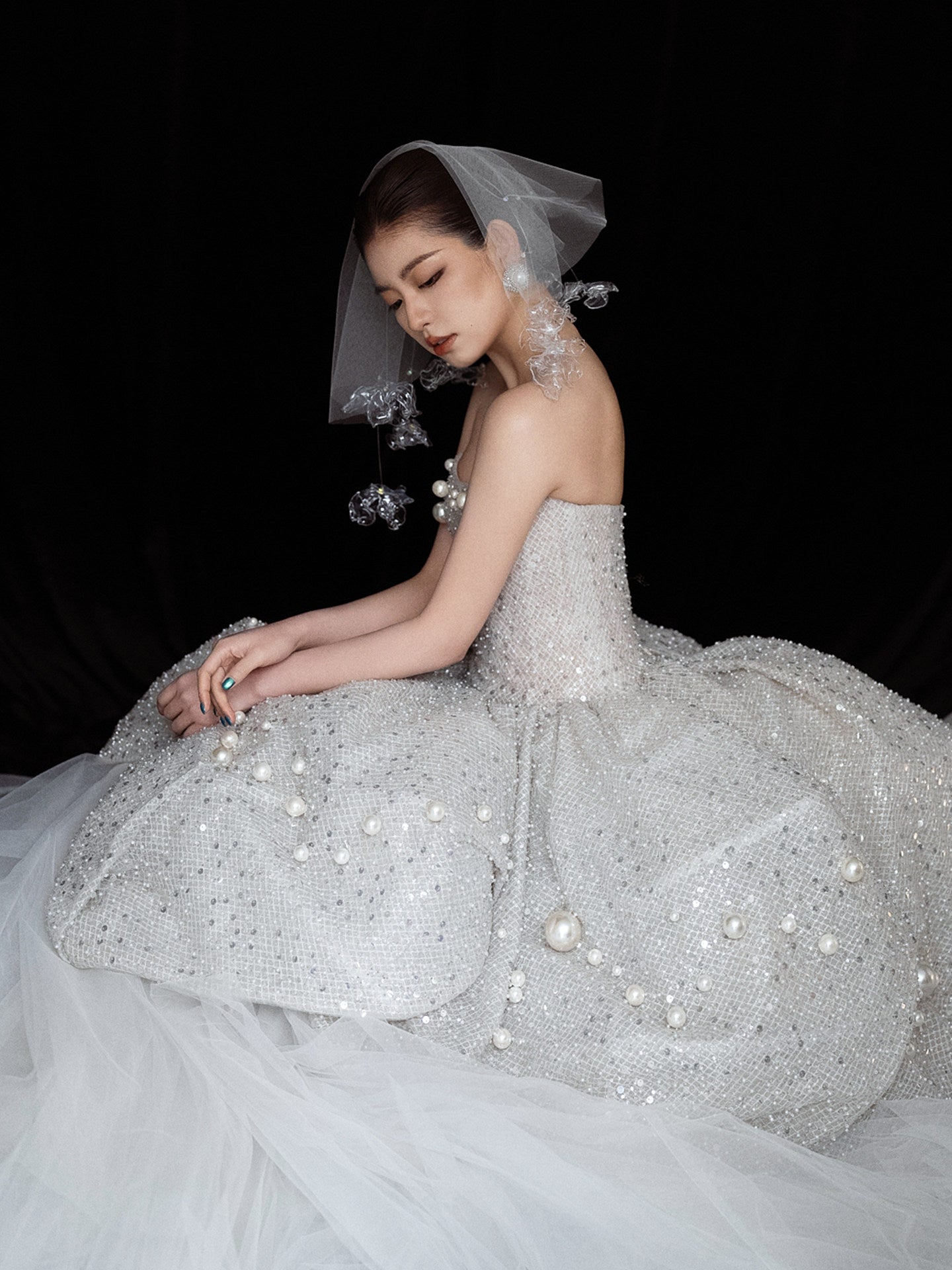 Avant-Garde Liquid Bubble Edge Bridal Veil - Single Layer Soft Illusion Tulle Short Wedding Veil with Sculpted Clear Flounces  LUNA-X381
