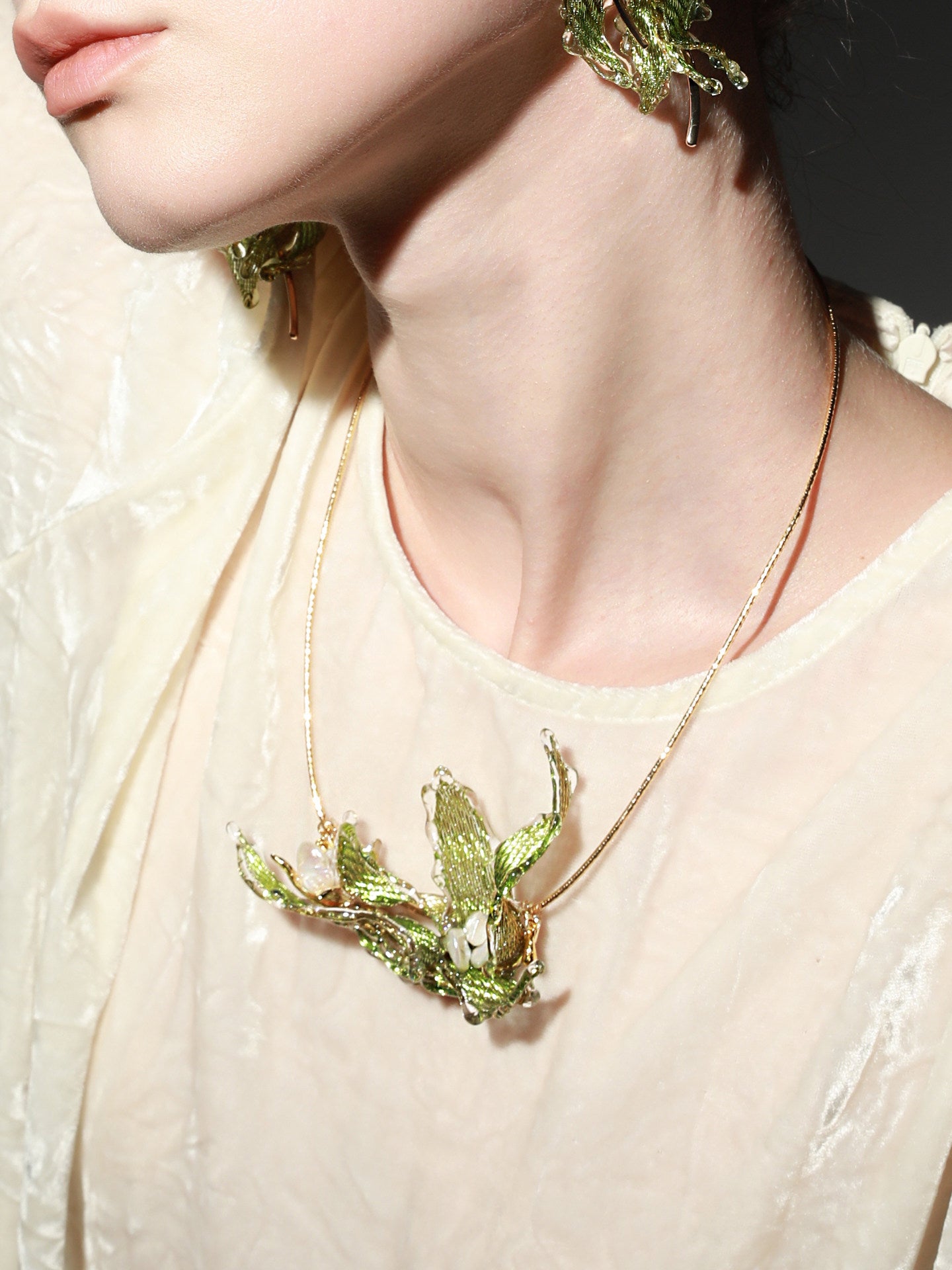 Avant-Garde Hand-Woven Metallic Leaf Necklace - Deconstructed Tender Green Botanical Choker with Clear Melting Ice Border LUNA-X394
