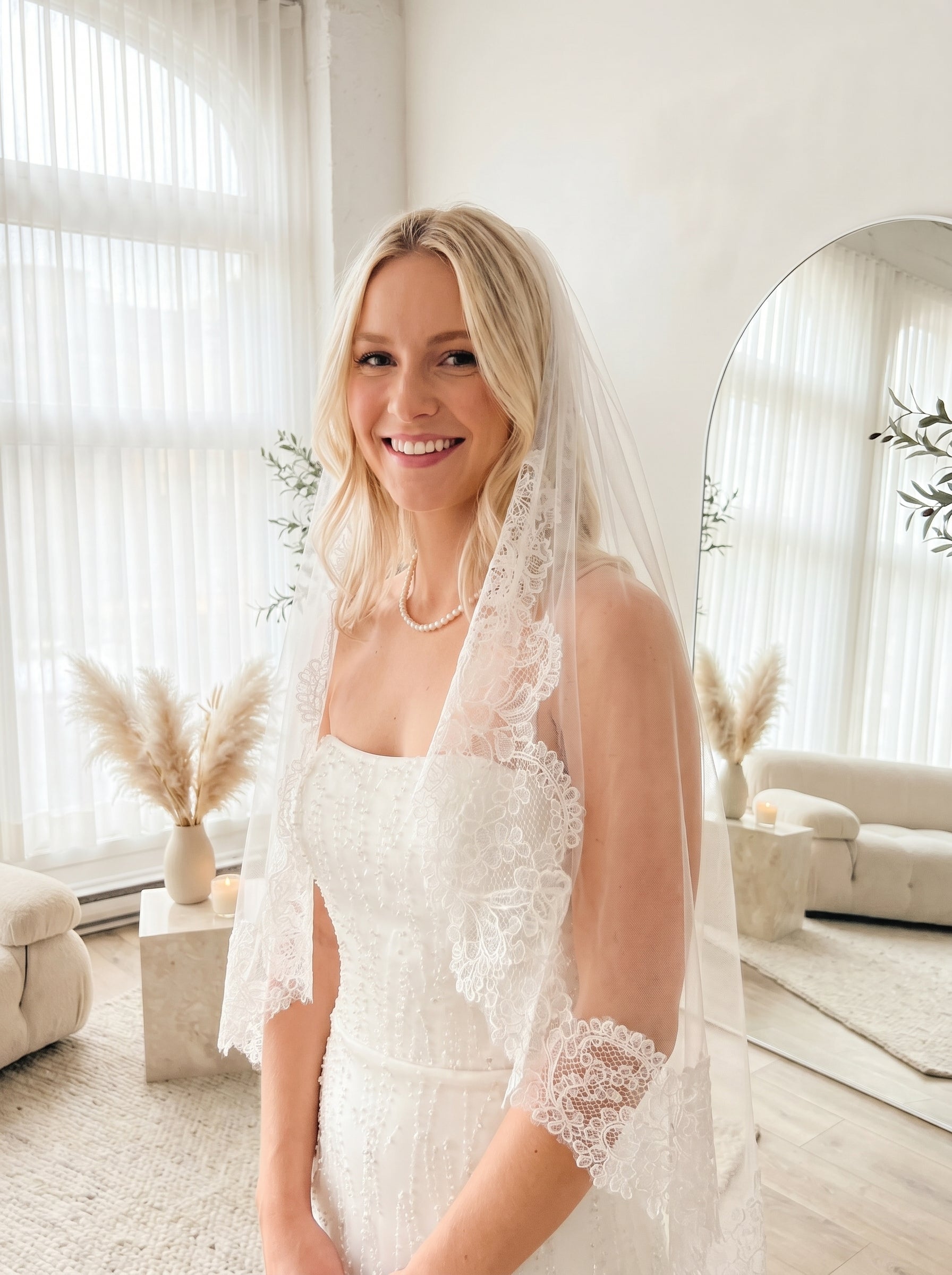 90s Vintage Aesthetic Fingertip Drop Veil - 1.m x 1.m Single Layer Soft Tulle Veil, Comb-Free Anti-Bride Short Wedding Veil  LUNA-X52