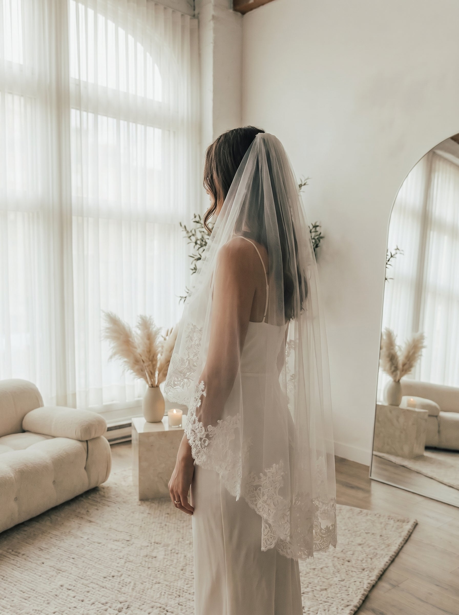 90s Vintage Aesthetic Fingertip Drop Veil - 1.m x 1.m Single Layer Soft Tulle Veil, Comb-Free Anti-Bride Short Wedding Veil  LUNA-X52