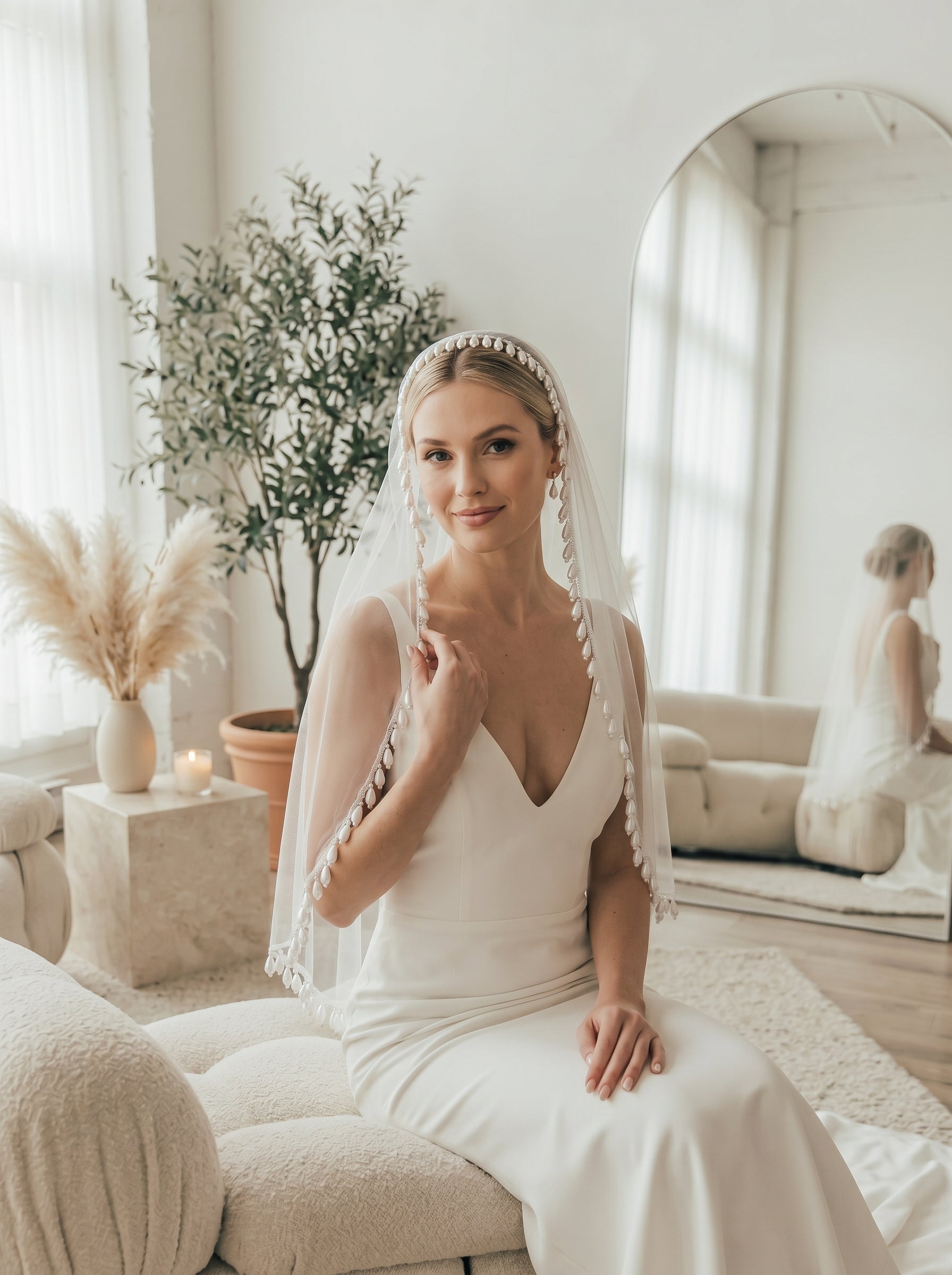 Effortless French Chic Fingertip Veil - 1.m x 1.m Single Layer Circle Tulle Veil, Comb-Free Modern Romantic Wedding Veil LUNA-X56