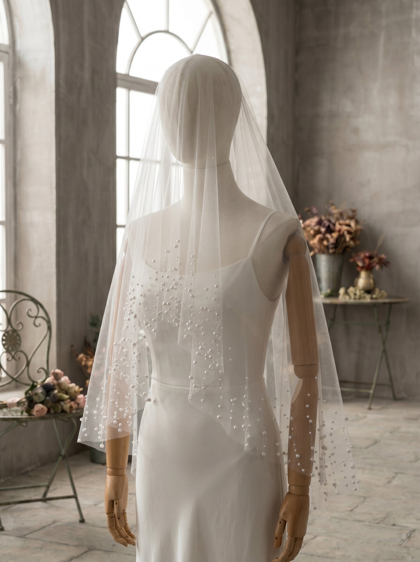 Elegant 1.5m Fingertip Wedding Veil - Soft Romantic Tulle with Exquisite Floral Lace Border, No Comb for Styling Freedom LUNA-X04