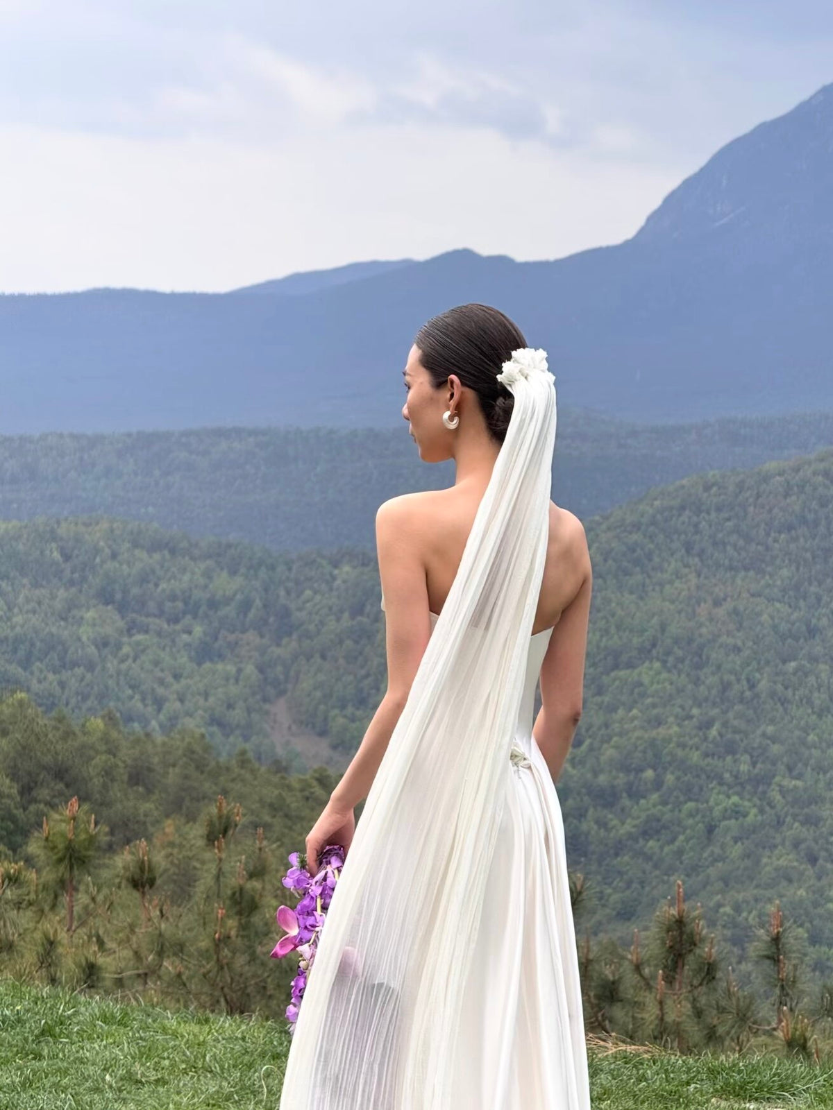 floor-sweeping bridal veil with ruffled headbandpiece.