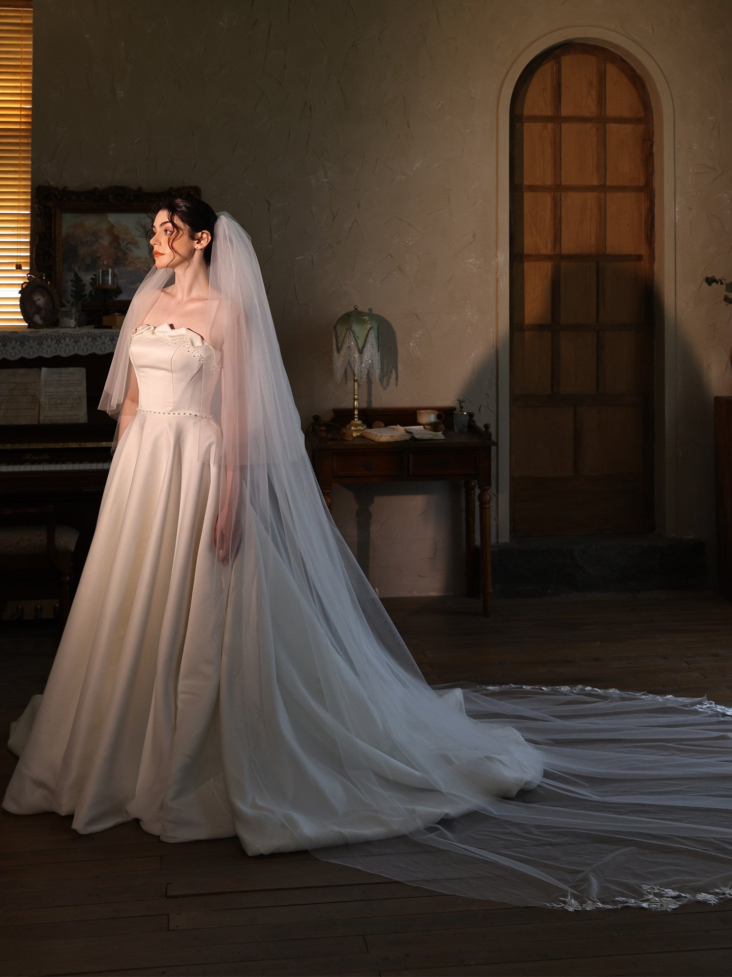 3.8m cathedral length two layer bridal veil with metal hair comb and lace trim