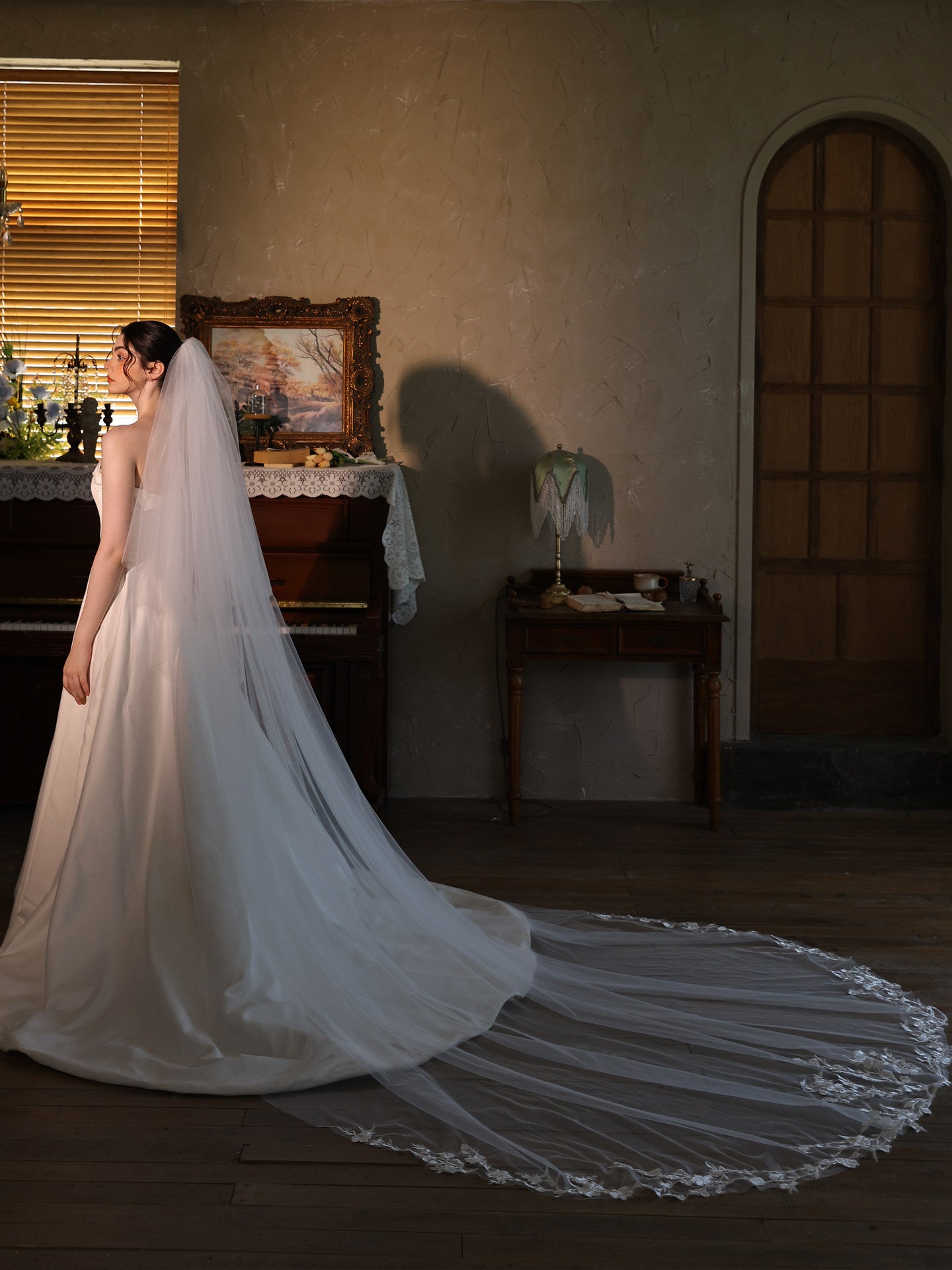 3.8m cathedral length two layer bridal veil with metal hair comb and lace trim