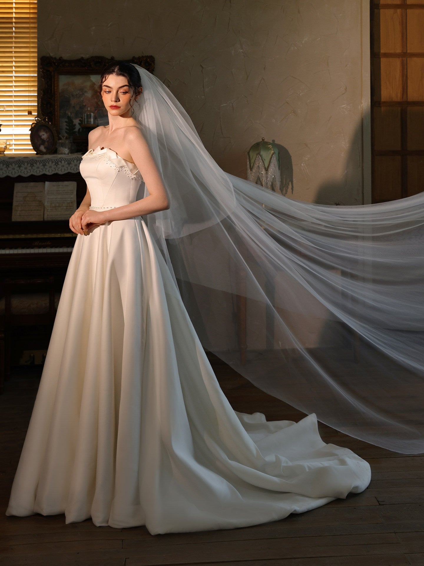 3.8m cathedral length two layer bridal veil with metal hair comb and lace trim