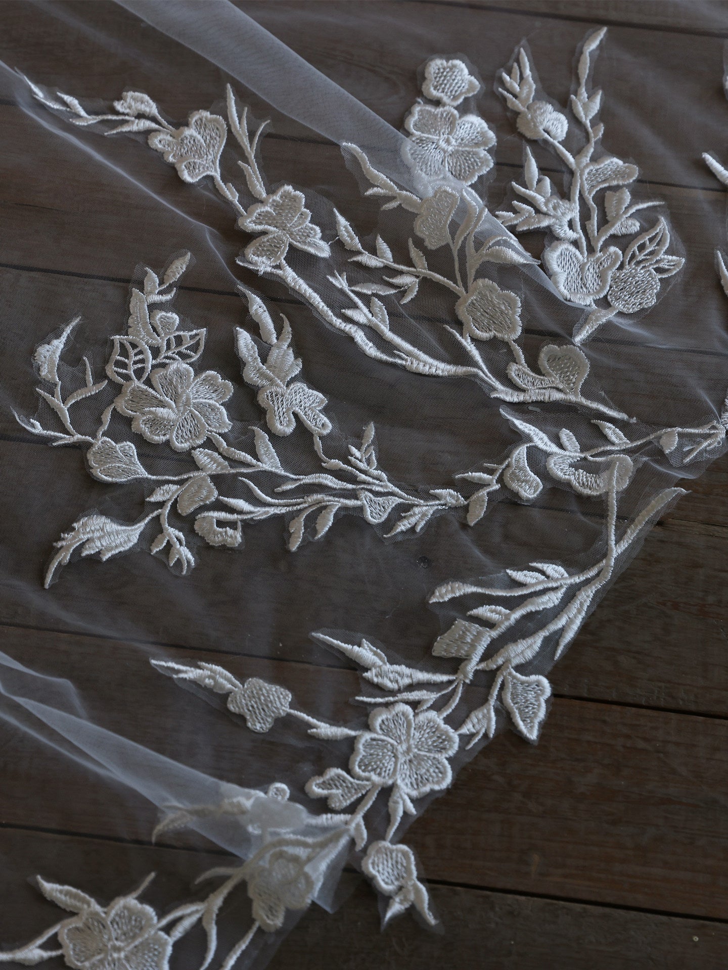 3.8m cathedral length two layer bridal veil with metal hair comb and lace trim