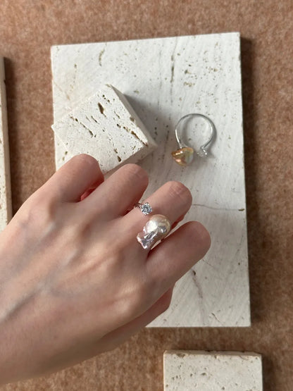 Model wearing the adjustable diamond bean baroque pearl open ring on finger.