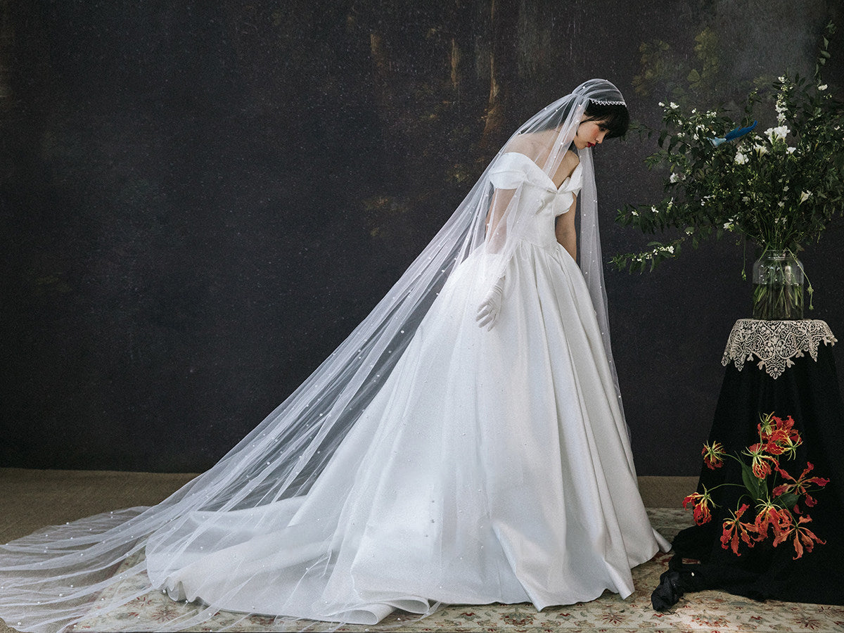 270x290cm fingertip length bridal veil with scattered design and wide breathable tulle