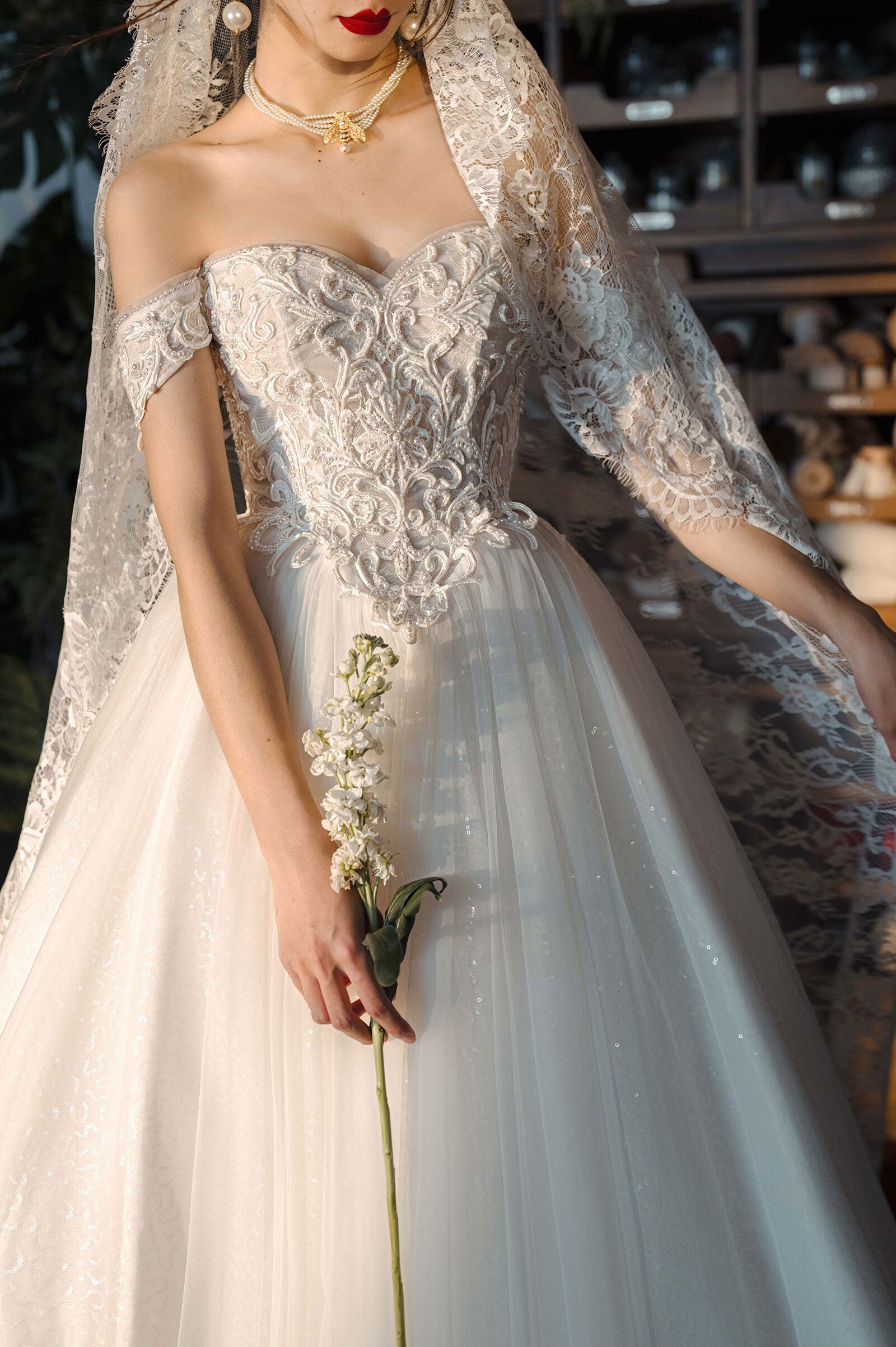 230cm French vintage full lace mantilla cathedral bridal veil with floral mesh pattern
