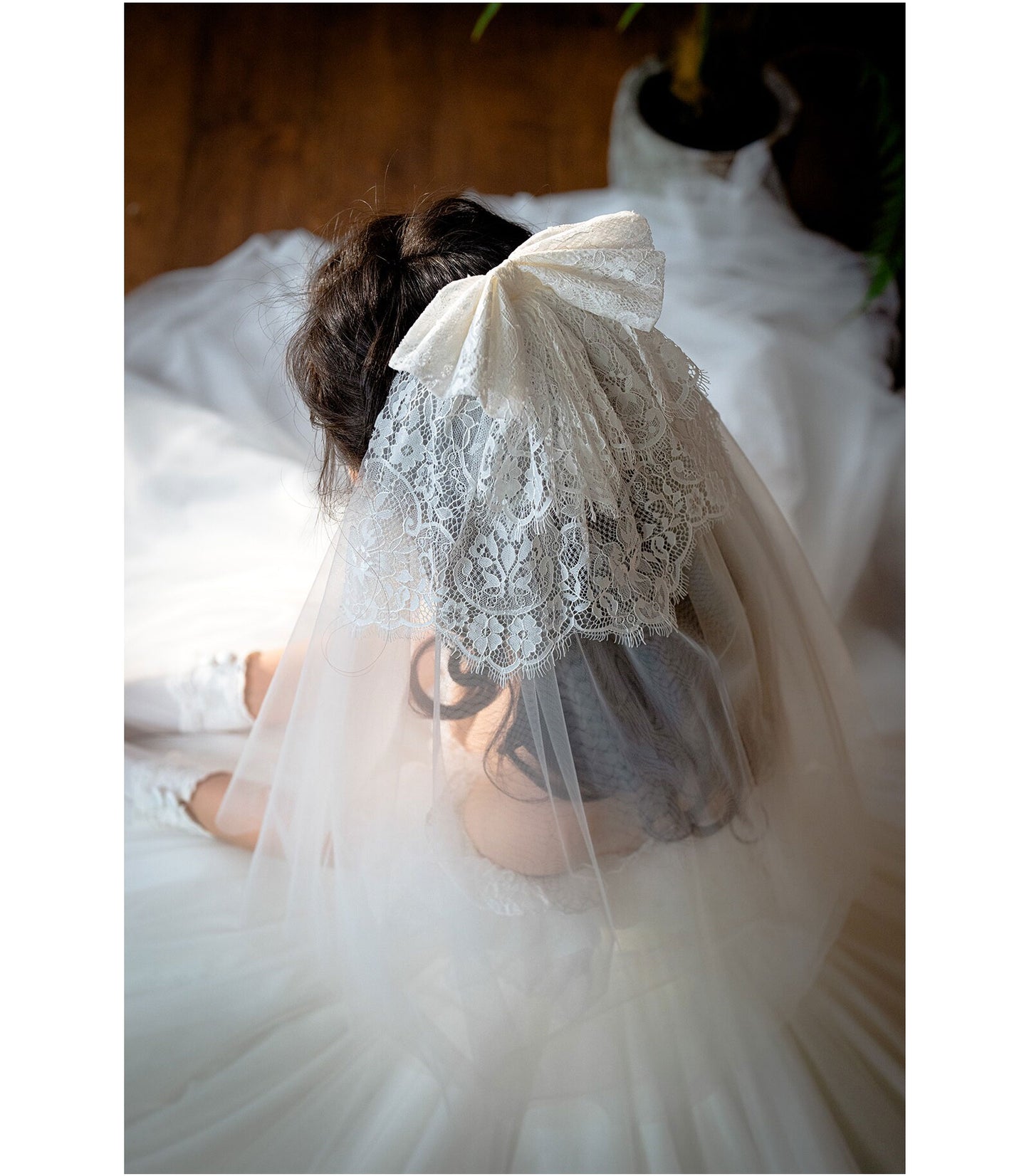 French vintage lace bow fingertip length bridal veil with soft mesh netting 150cm
