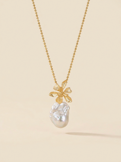Gold flower baroque pearl pendant necklace
