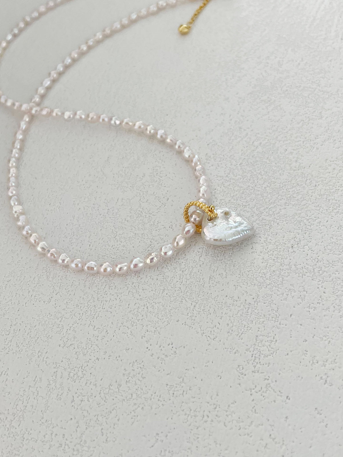 Detail of 18K gold plated silver adjustable extension chain for heart baroque pearl necklace