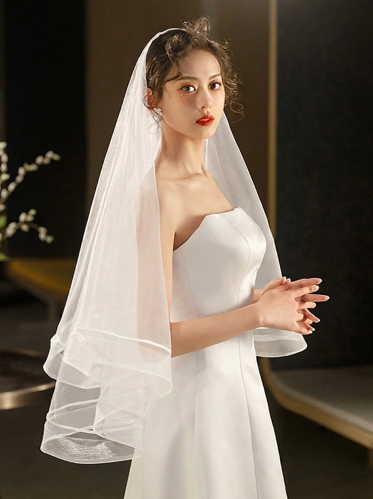 Horsehair edge detail on soft Swiss tulle bridal veil