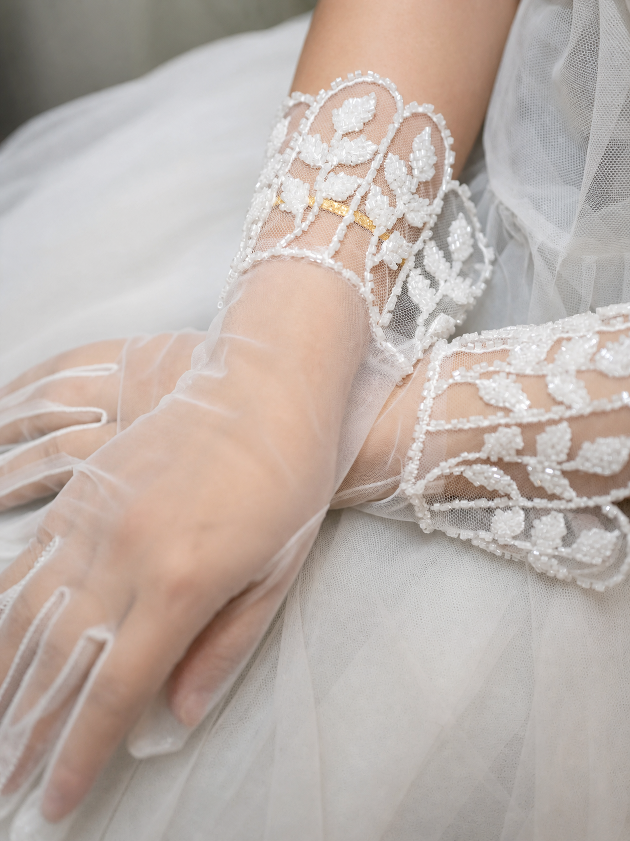 White Mesh Lace Sequin Bridal Short Gloves for Wedding and Banquet  LUNA-X190