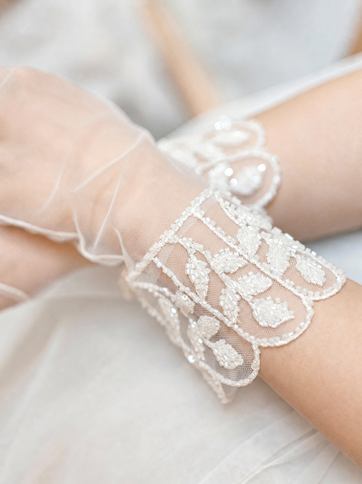White Mesh Lace Sequin Bridal Short Gloves for Wedding and Banquet  LUNA-X190