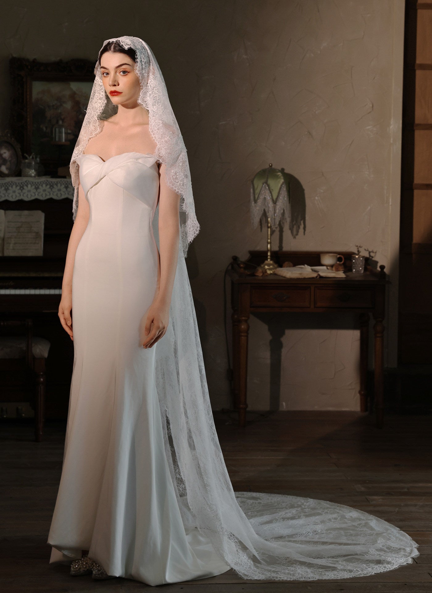 230x150cm vintage style all over lace single layer cathedral bridal veil in off-white