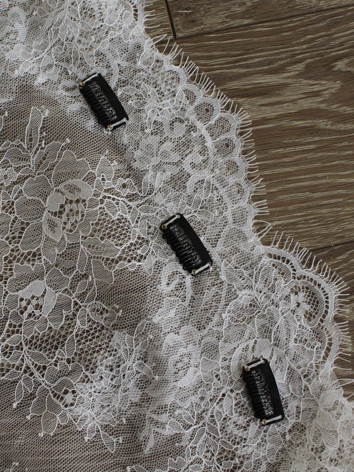 230x150cm vintage style all over lace single layer cathedral bridal veil in off-white
