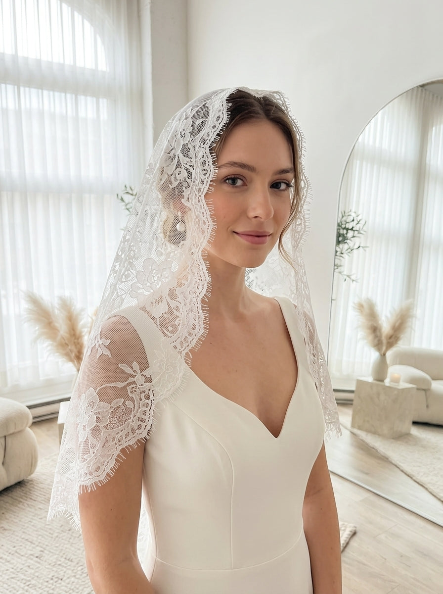 100cm vintage floral lace single-layer bridal veil with scalloped edges.