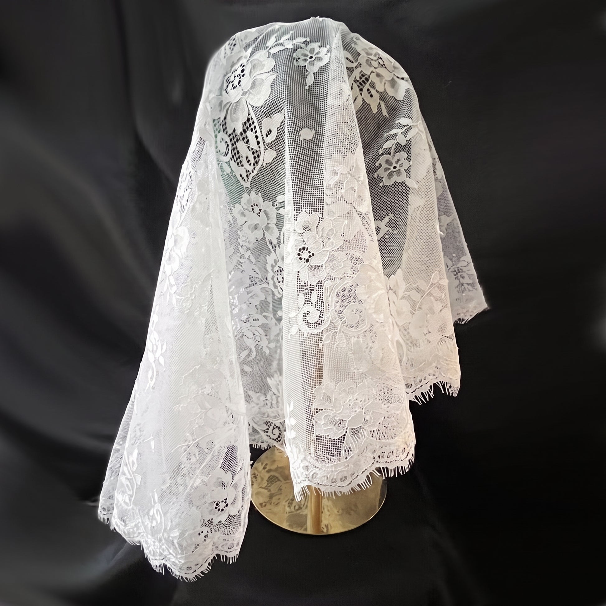 100cm vintage floral lace single-layer bridal veil with scalloped edges.