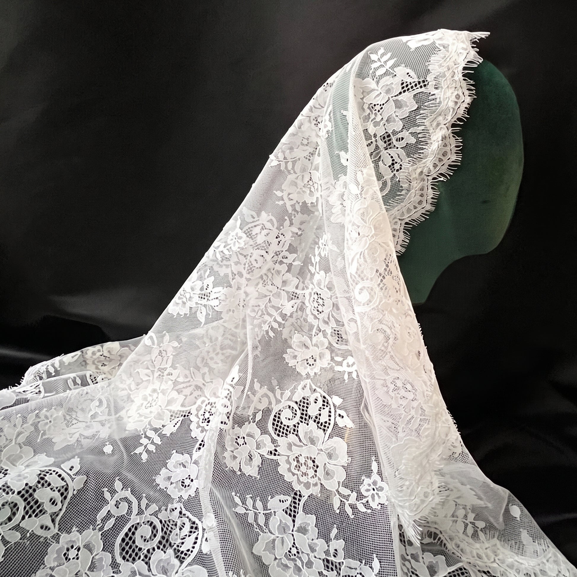 100cm vintage floral lace single-layer bridal veil with scalloped edges.