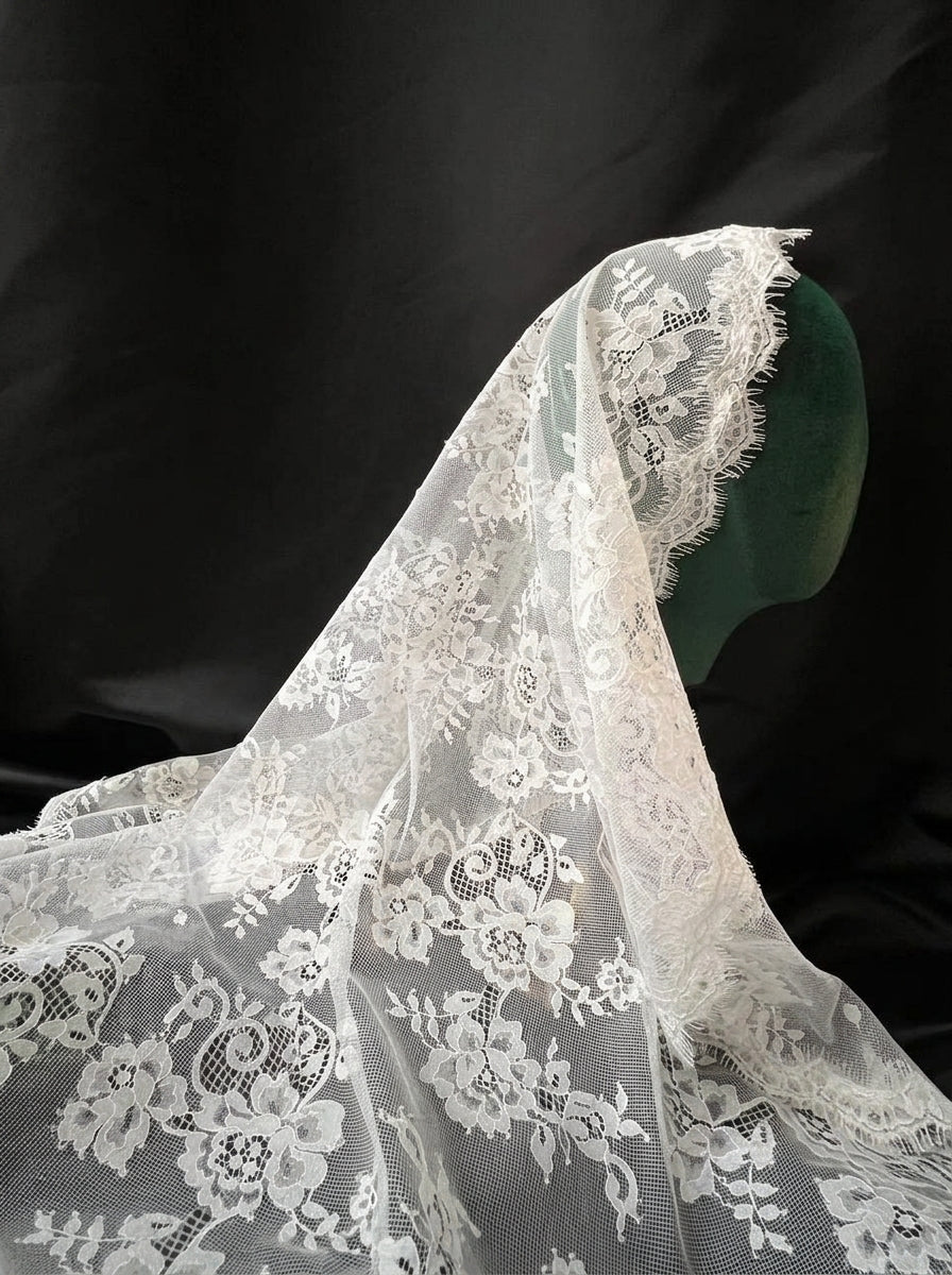 100cm vintage floral lace single-layer bridal veil with scalloped edges.