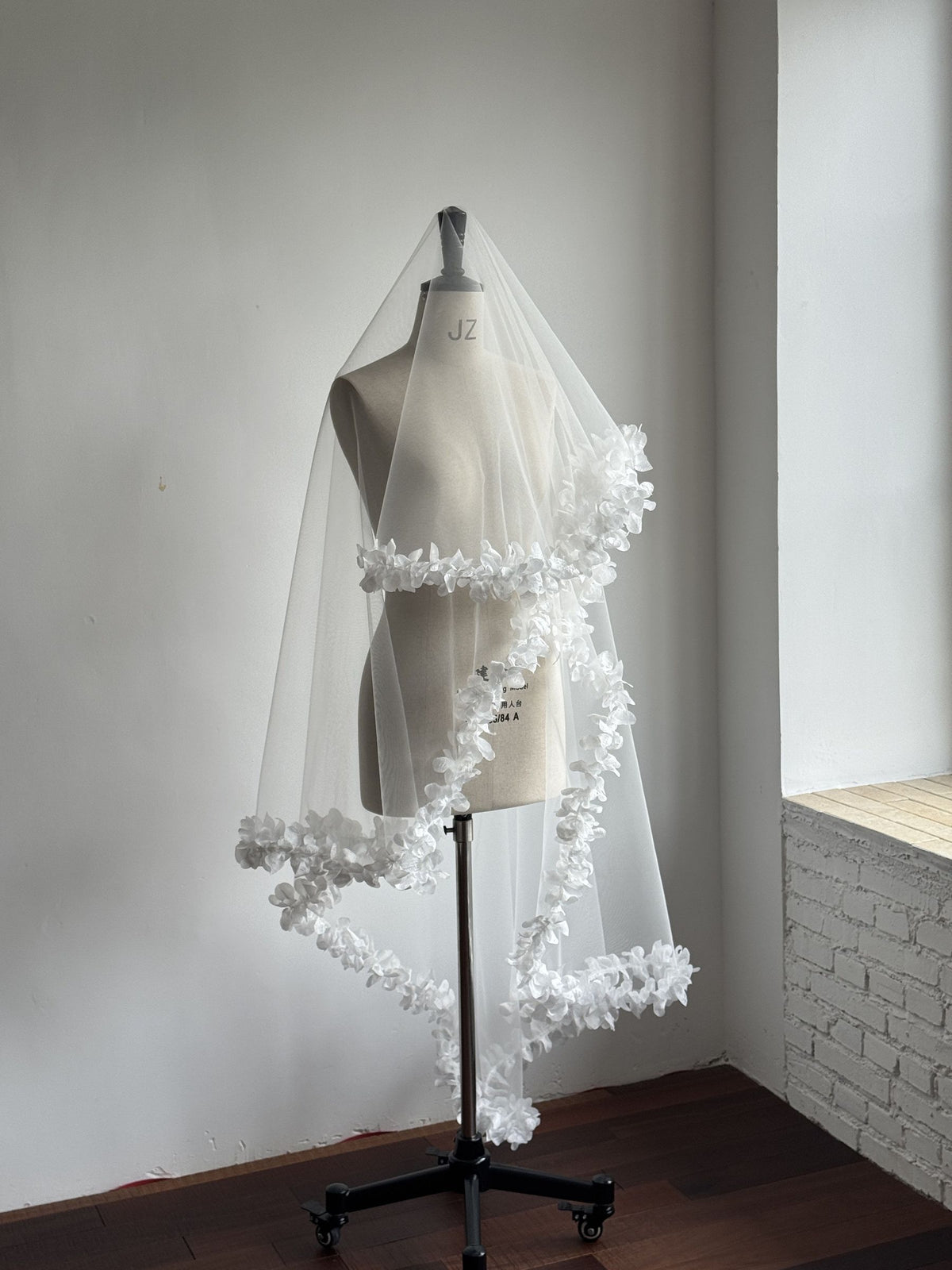 3D flower wedding veil back view